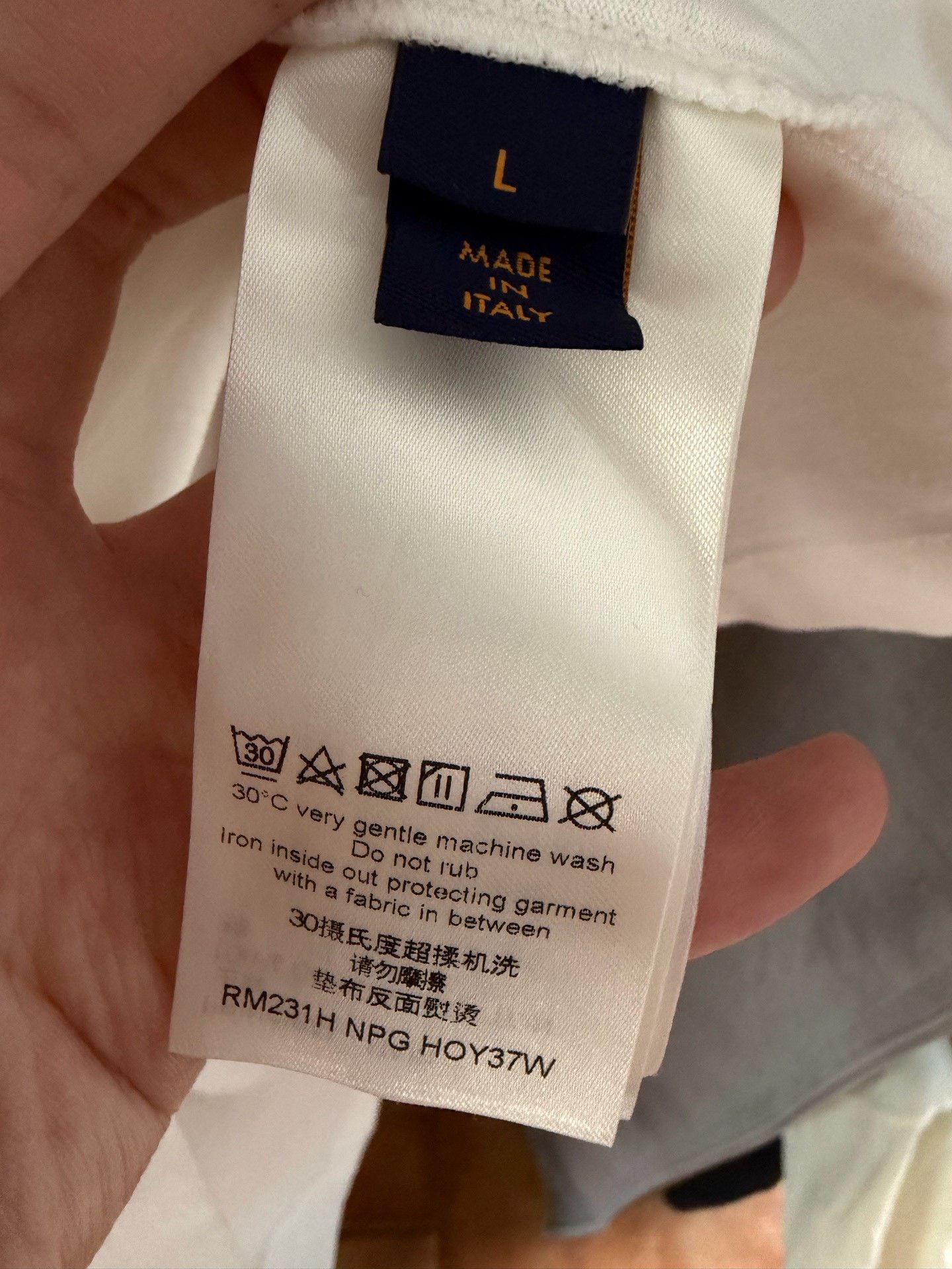 Louis Vuitton Louis Vuitton T-Shirt l Men Size US L / EU 52-54 / 3 - 4 Thumbnail