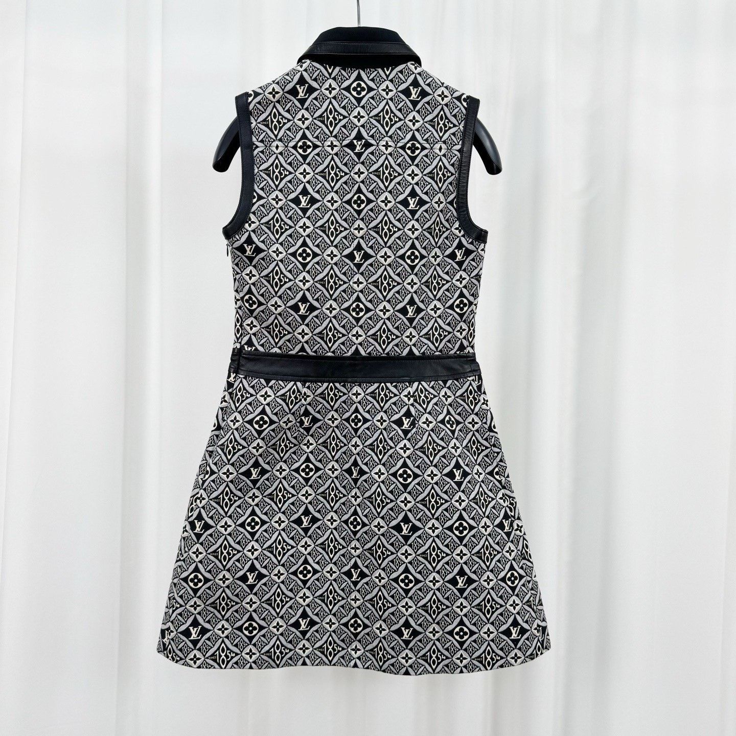 Louis Vuitton Louis Vuitton T-Shirt M Women Size M / US 6-8 / IT 42-44 - 2 Thumbnail