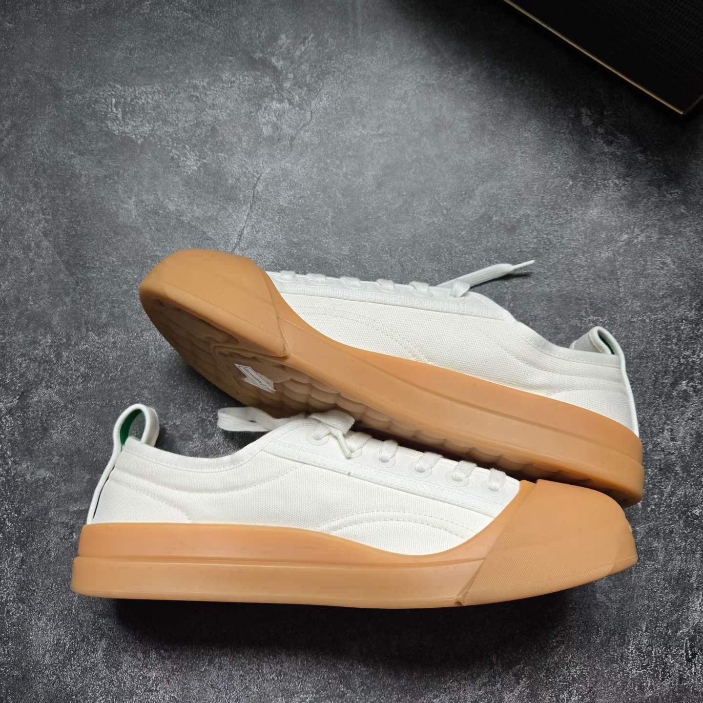 Bottega Veneta Bottega Veneta White Lowtop Sneakers 8.5 Men Size US 8.5 / EU 41-42 - 9 Thumbnail