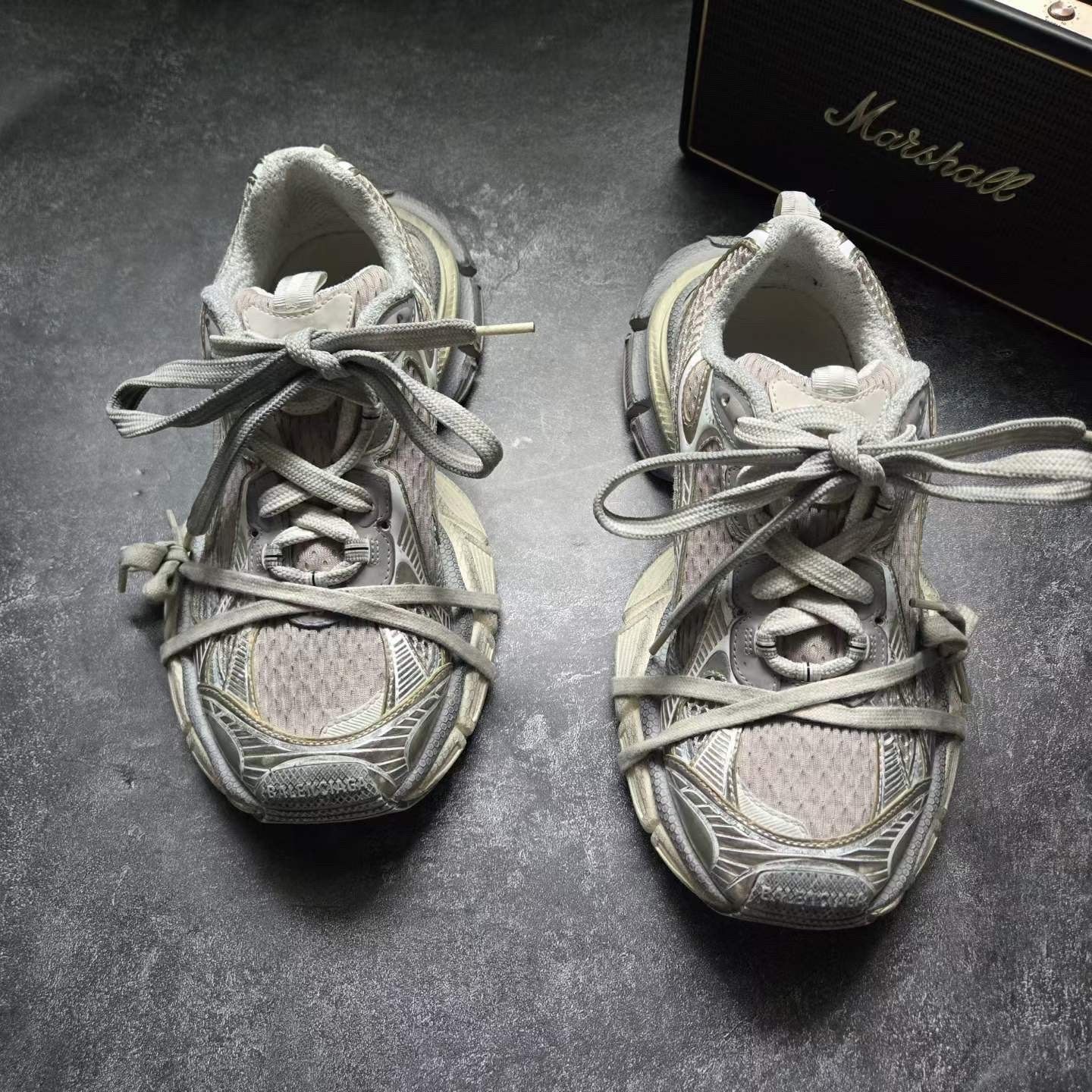 Balenciaga Balenciaga Beige Lowtop Sneakers 7.5 Men Size US 7.5 / EU 40-41 - 2 Thumbnail