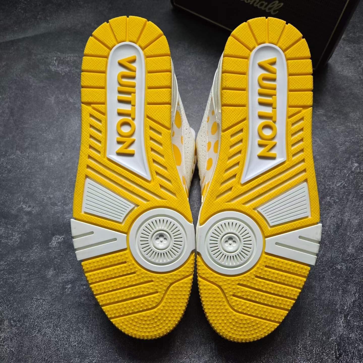 Louis Vuitton Louis Vuitton Training Yellow Lowtop Sneakers 9 Men Size US 9 / EU 42 - 7 Thumbnail