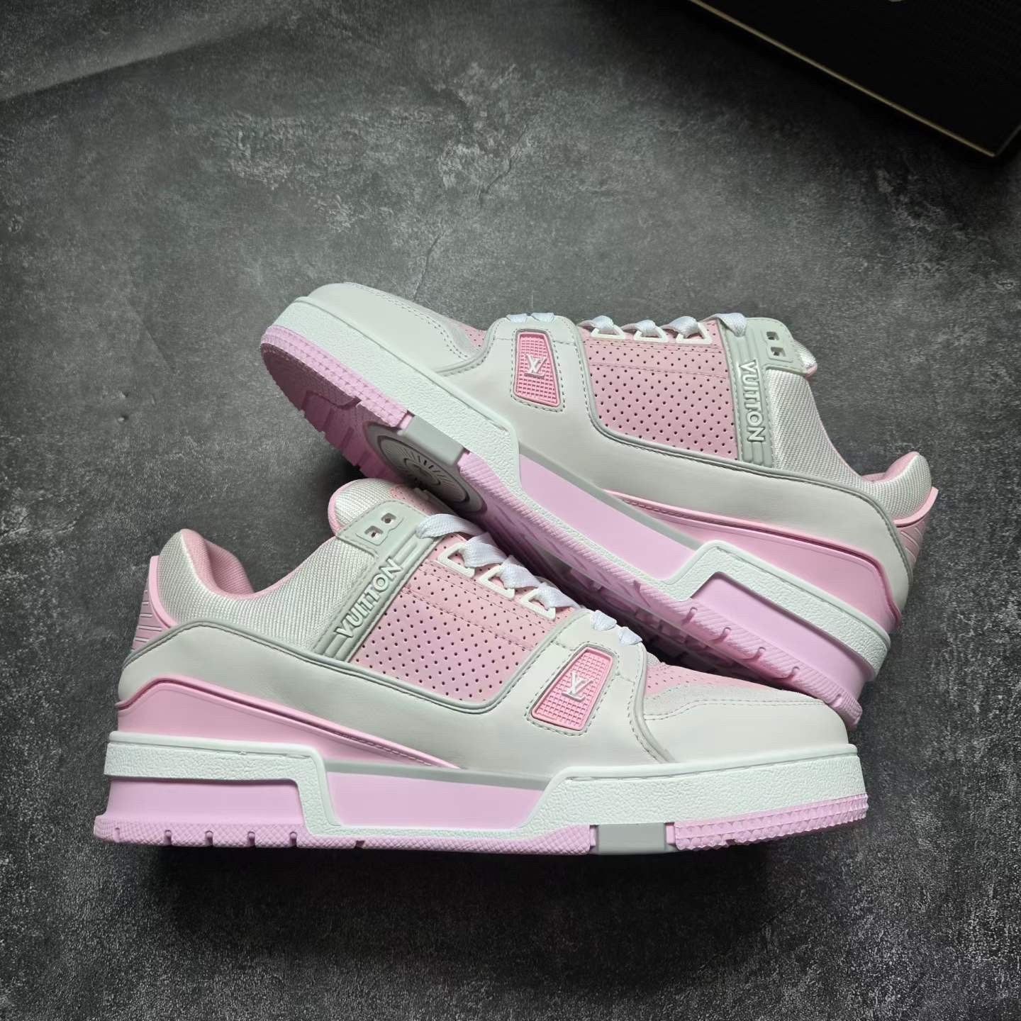 Louis Vuitton Louis Vuitton Training White Lowtop Sneakers us_7-5 Women Size US 7.5 / IT 37.5 - 9 Thumbnail