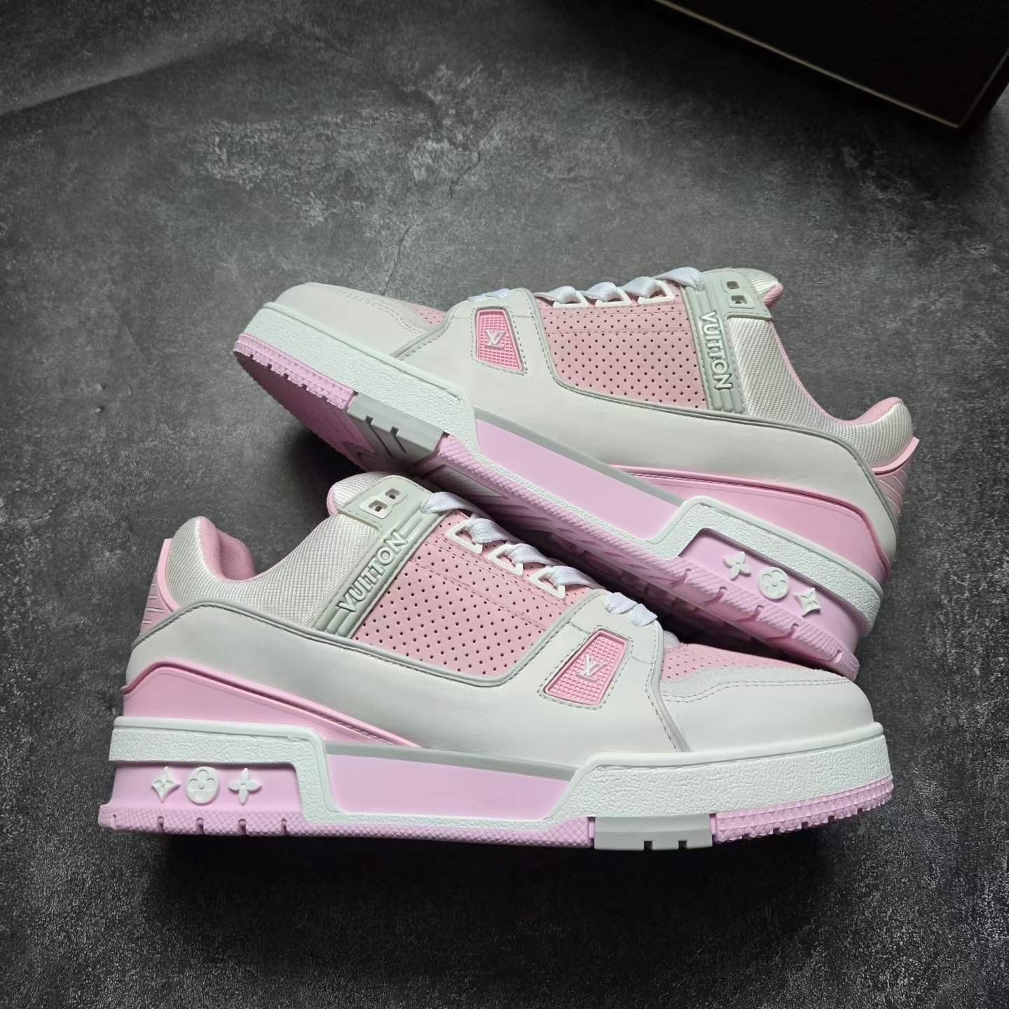 Louis Vuitton Louis Vuitton Training White Lowtop Sneakers us_7-5 Women Size US 7.5 / IT 37.5 - 8 Thumbnail