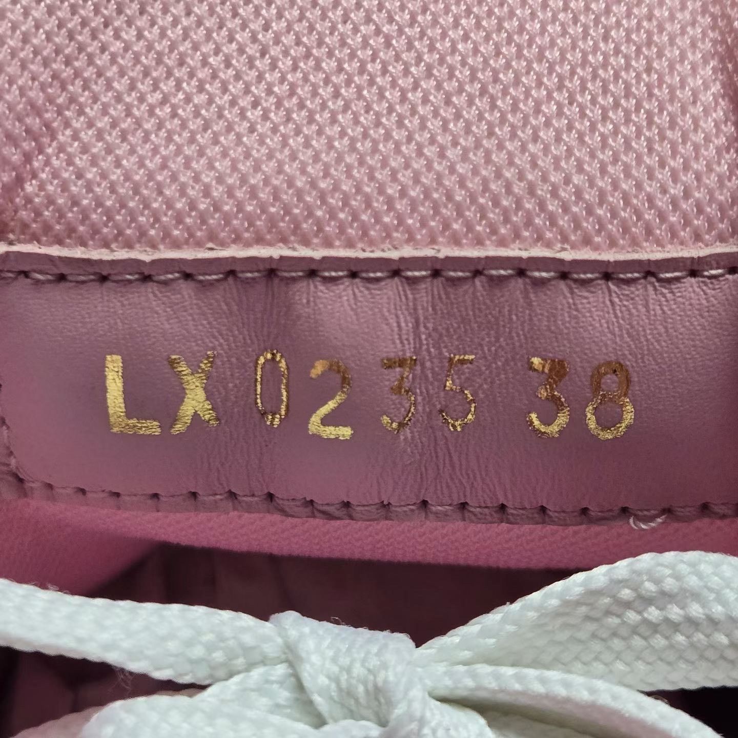 Louis Vuitton Louis Vuitton Training White Lowtop Sneakers us_7-5 Women Size US 7.5 / IT 37.5 - 5 Thumbnail