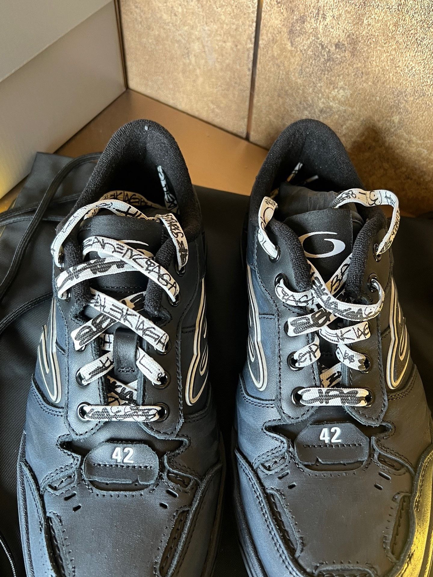 Balenciaga Balenciaga Lowtop Sneakers 9 Men Size US 9 / EU 42 - 2 Thumbnail
