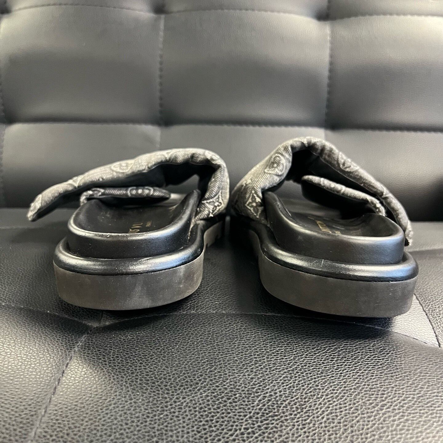 Louis Vuitton Louis Vuitton Black Sandals us_8-5 Women Size US 8.5 / IT 38.5 - 4 Thumbnail