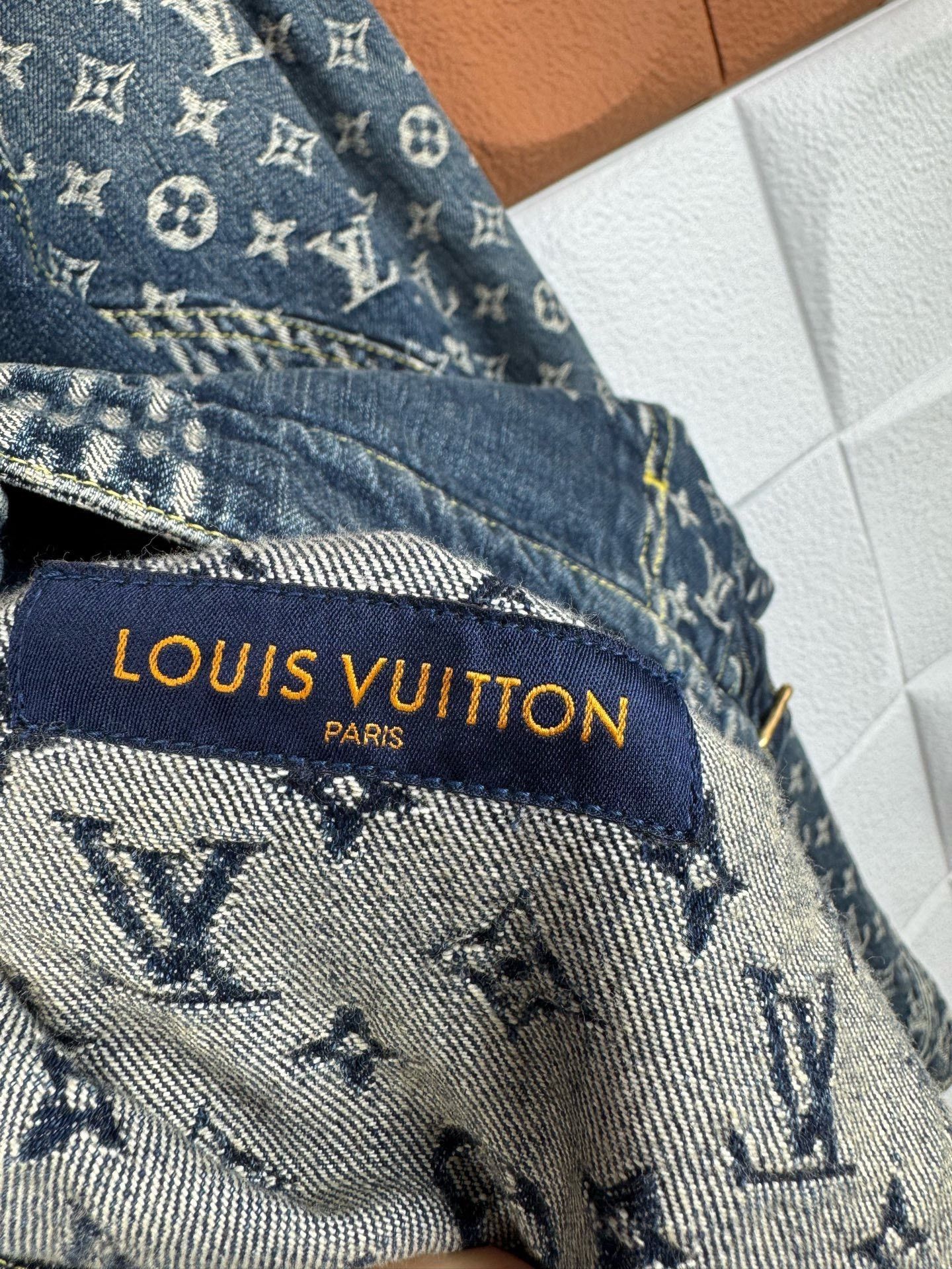 Louis Vuitton Louis Vuitton Blue Light Jacket xs Men Size US XS / EU 42 / 0 - 7 Thumbnail
