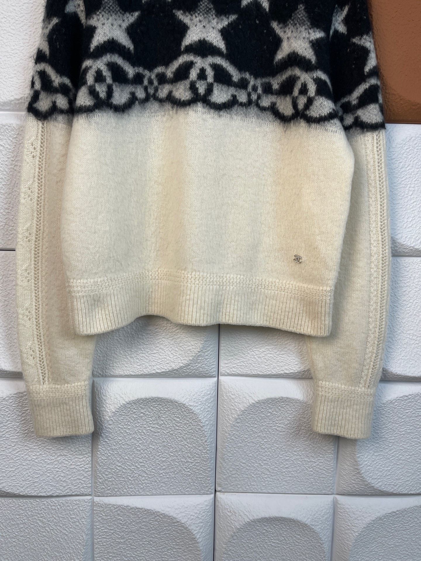 Chanel Chanel Sweater XS Women Size XS / US 0-2 / IT 36-38 - 4 Thumbnail