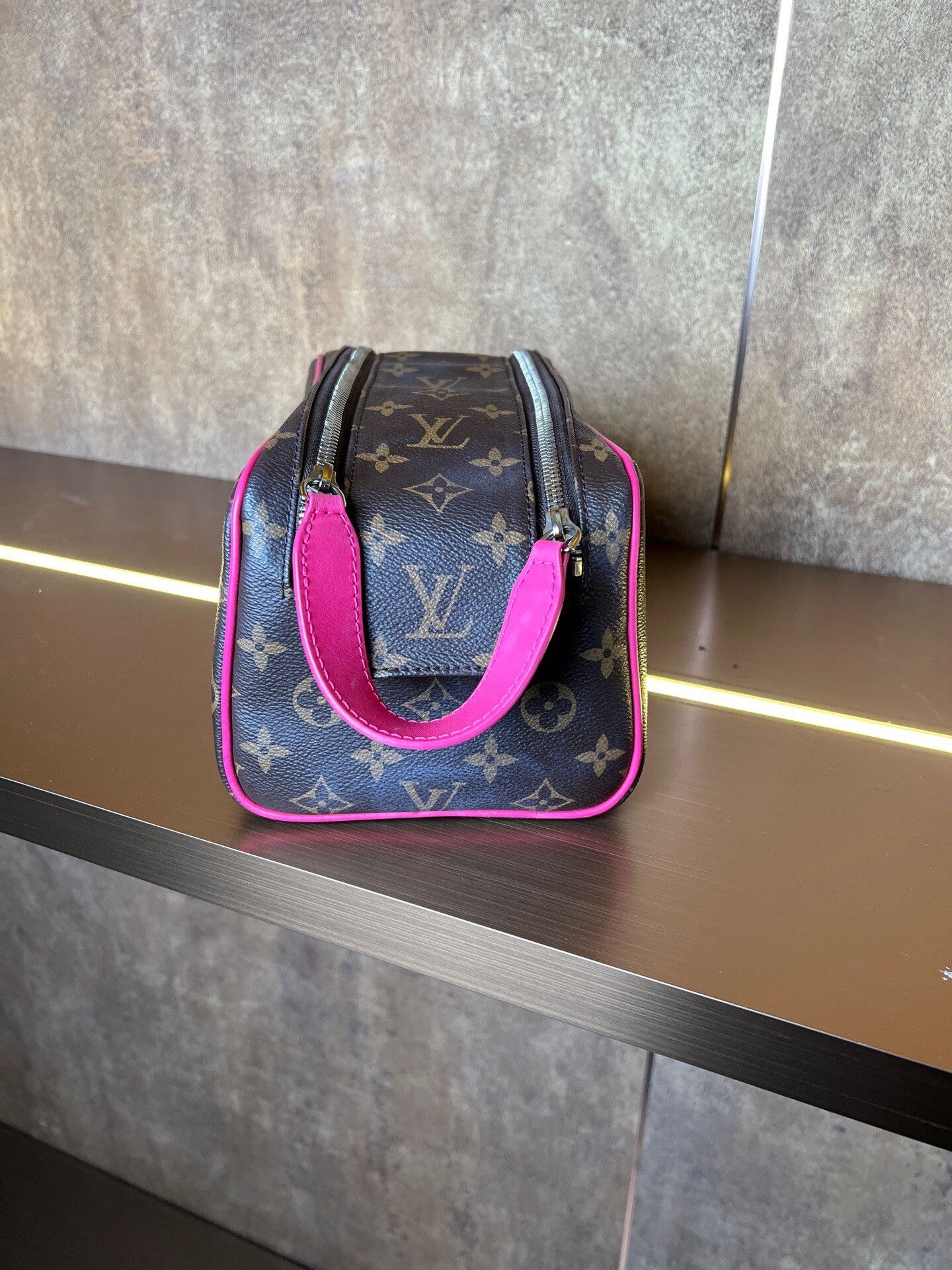 Louis Vuitton Louis Vuitton Red Shoulder Bag OS Women Size ONE SIZE - 2 Thumbnail