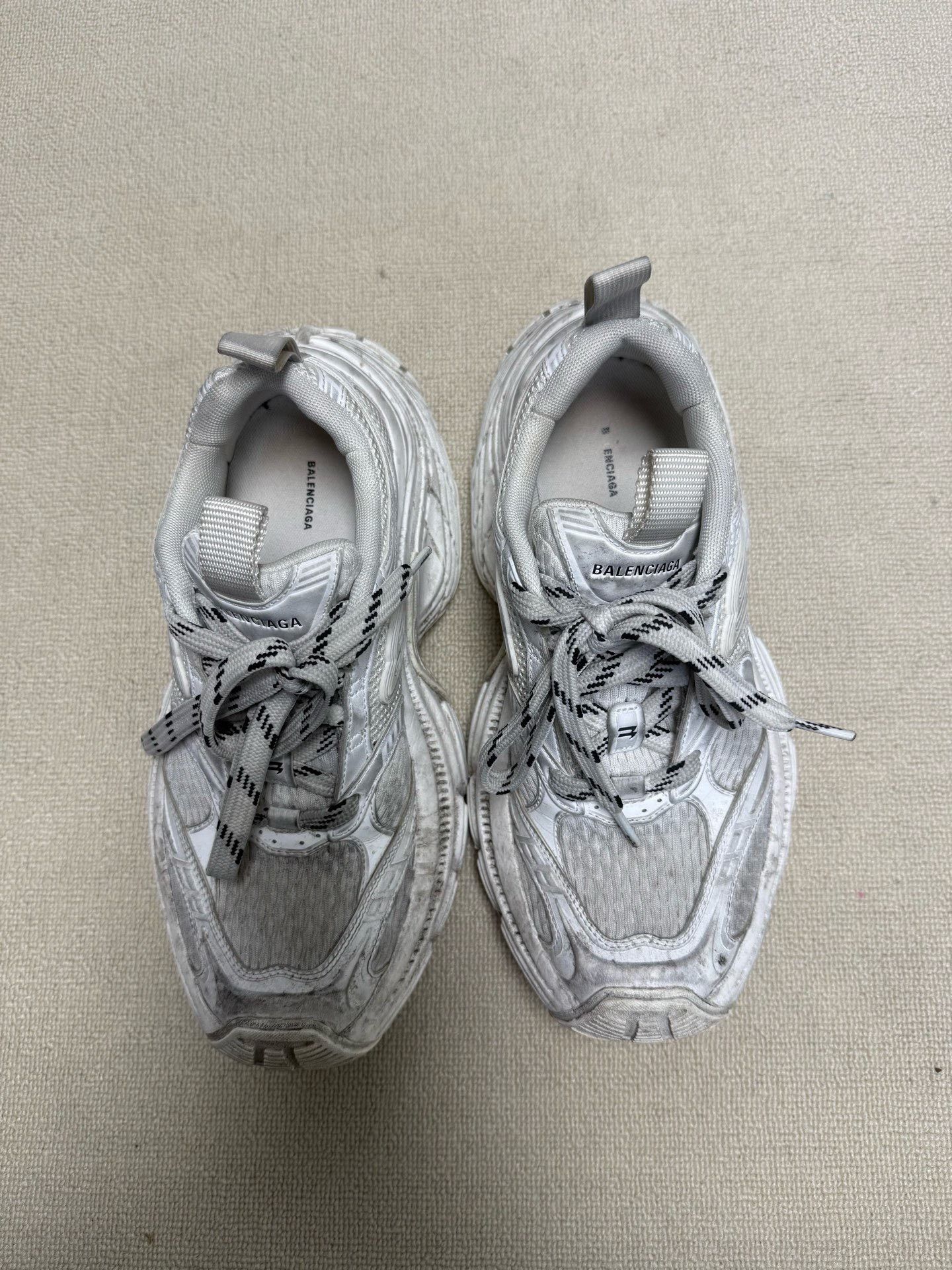 Balenciaga Balenciaga Distressed White Lowtop Sneakers us_7-5 Women Size US 7.5 / IT 37.5 - 2 Thumbnail
