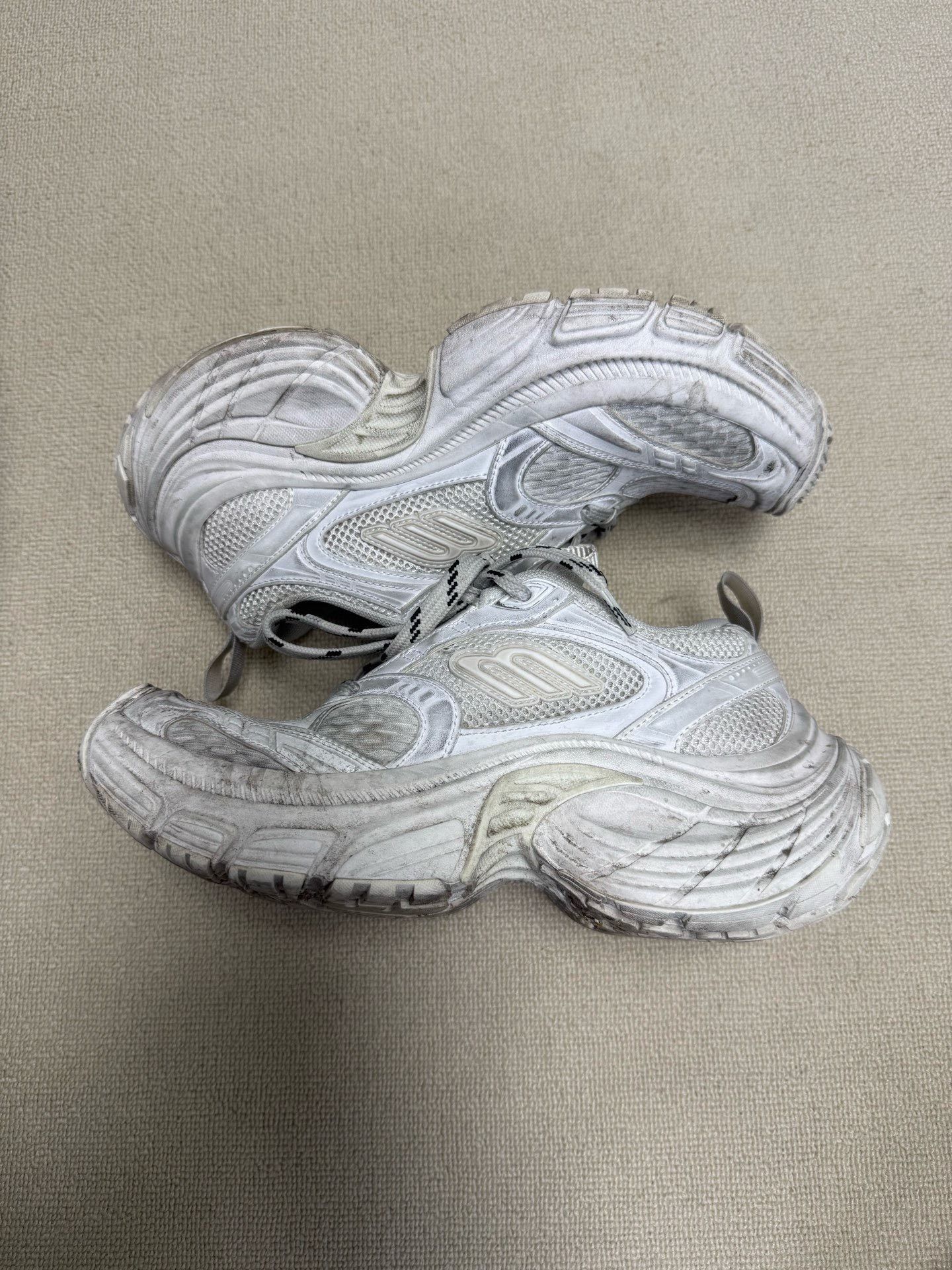 Balenciaga Balenciaga Distressed White Lowtop Sneakers us_7-5 Women Size US 7.5 / IT 37.5 - 3 Thumbnail