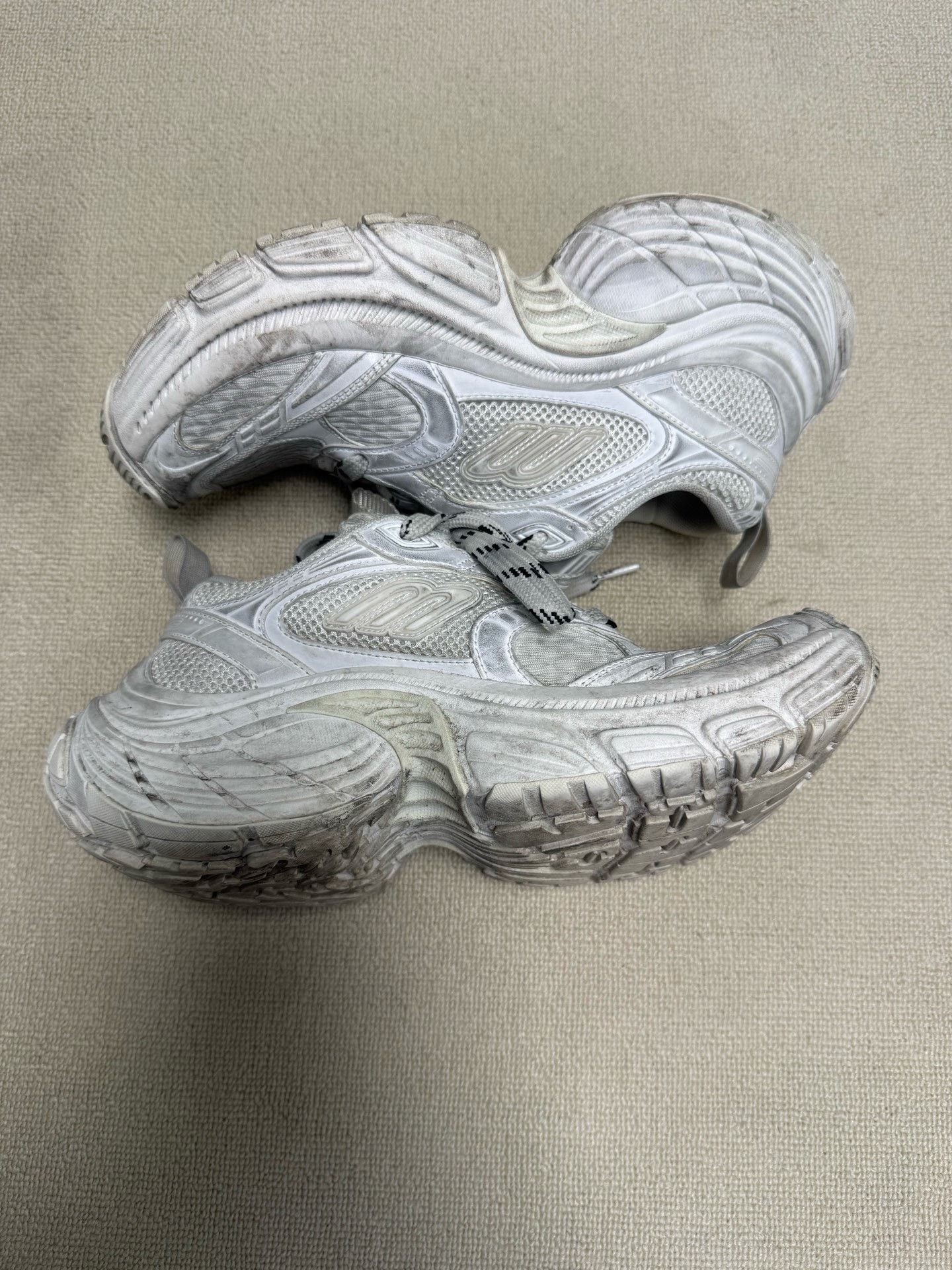 Balenciaga Balenciaga Distressed White Lowtop Sneakers us_7-5 Women Size US 7.5 / IT 37.5 - 4 Thumbnail