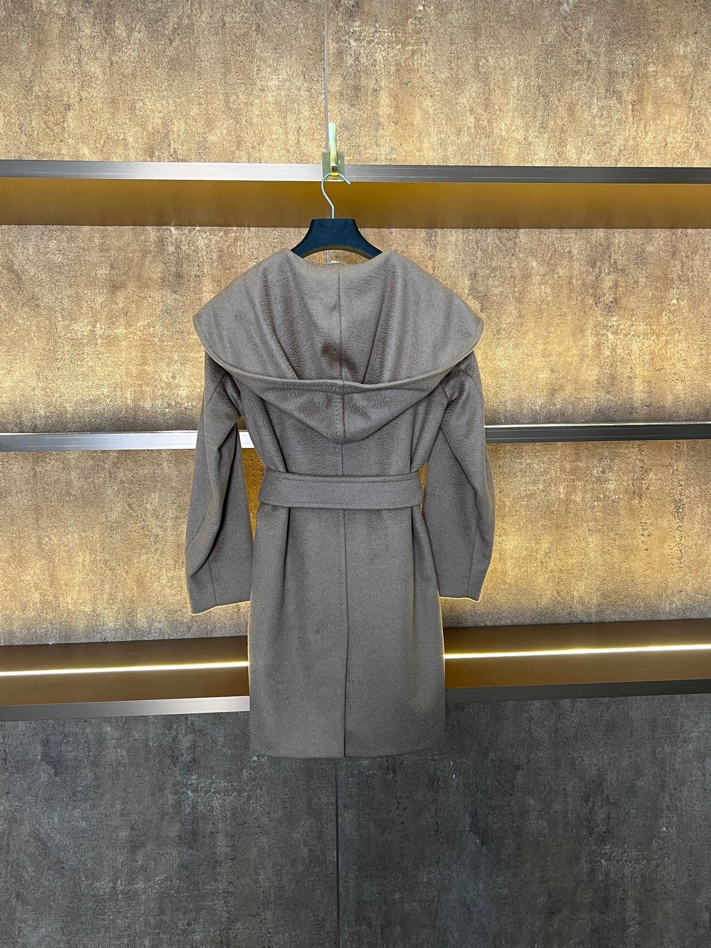 Max Mara Max Mara Coat L Women Size L / US 10 / IT 46 - 2 Thumbnail