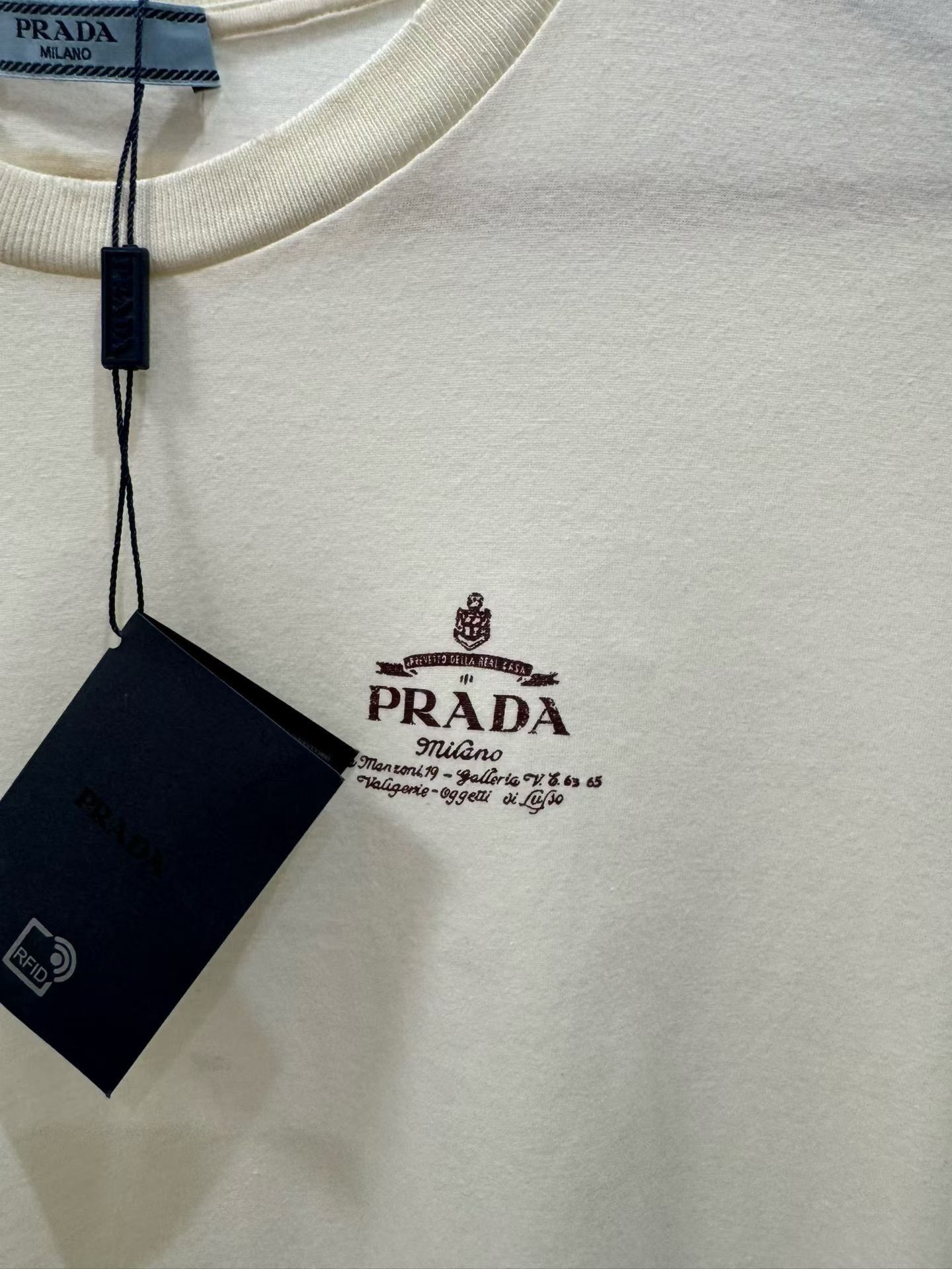 Prada Prada T-Shirt M Women Size M / US 6-8 / IT 42-44 - 2 Thumbnail