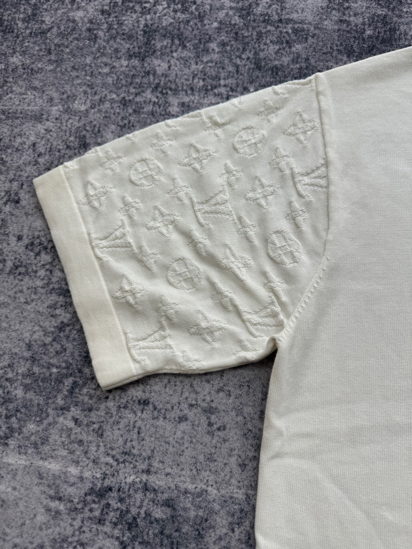 Louis Vuitton Louis Vuitton Knit White Sweater xl Men Size US XL / EU 56 / 4 - 4 Thumbnail