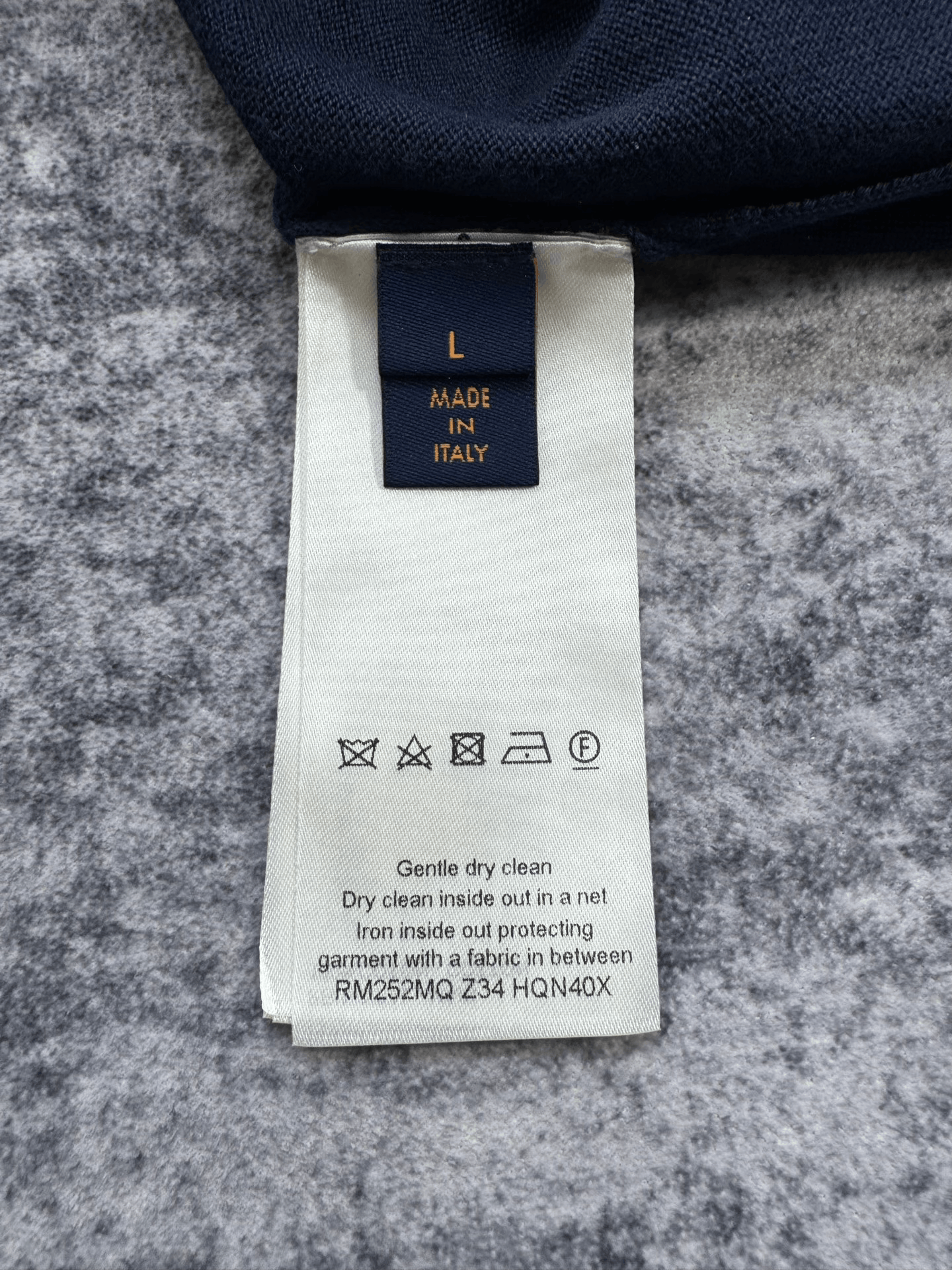 Louis Vuitton Louis Vuitton Knit Blue T-Shirt l Men Size US L / EU 52-54 / 3 - 7 Thumbnail