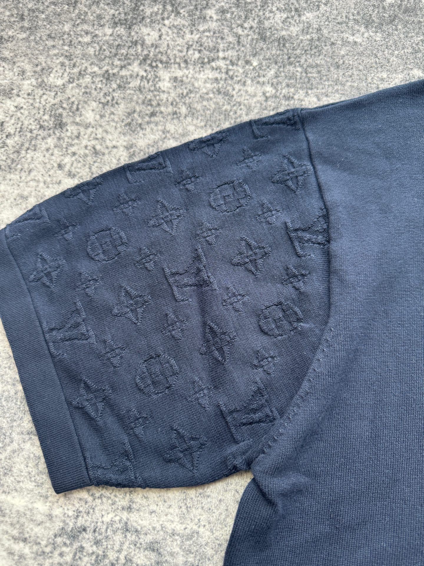 Louis Vuitton Louis Vuitton Knit Blue T-Shirt l Men Size US L / EU 52-54 / 3 - 3 Thumbnail