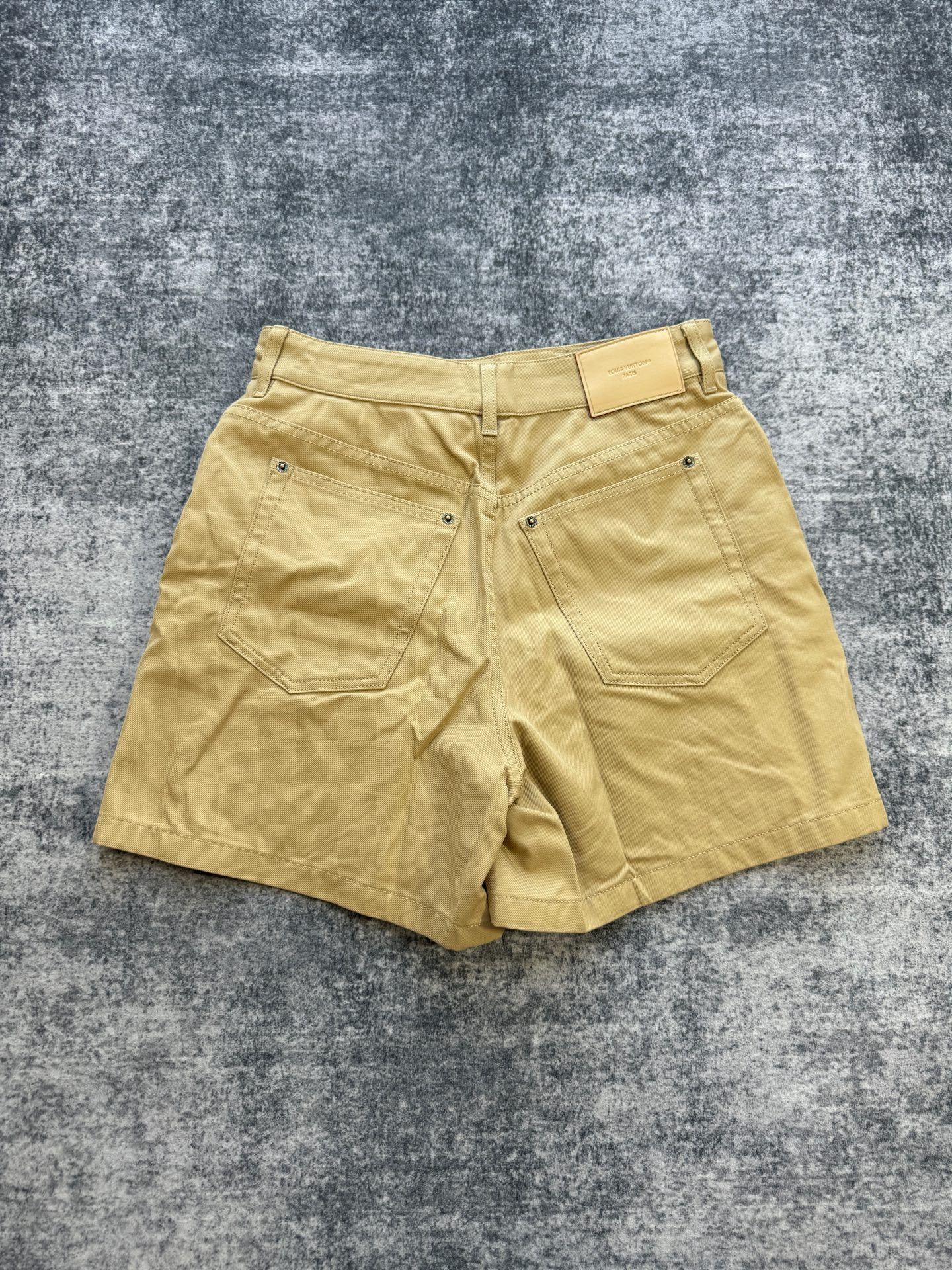 Louis Vuitton Louis Vuitton Beige Pants 26 Women Size 26" / US 2 / IT 38 - 2 Thumbnail