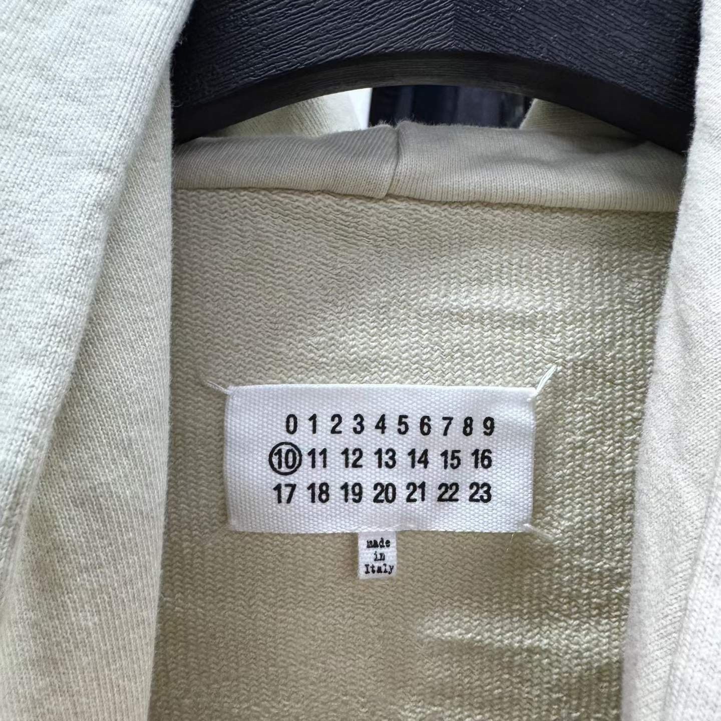 Maison Margiela Maison Margiela Embroidered White Hoodie s Men Size US S / EU 44-46 / 1 - 5 Thumbnail
