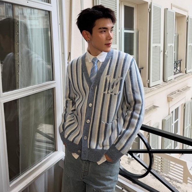 Louis Vuitton Louis Vuitton Blue Sweater s Men Size US S / EU 44-46 / 1 - 8 Thumbnail
