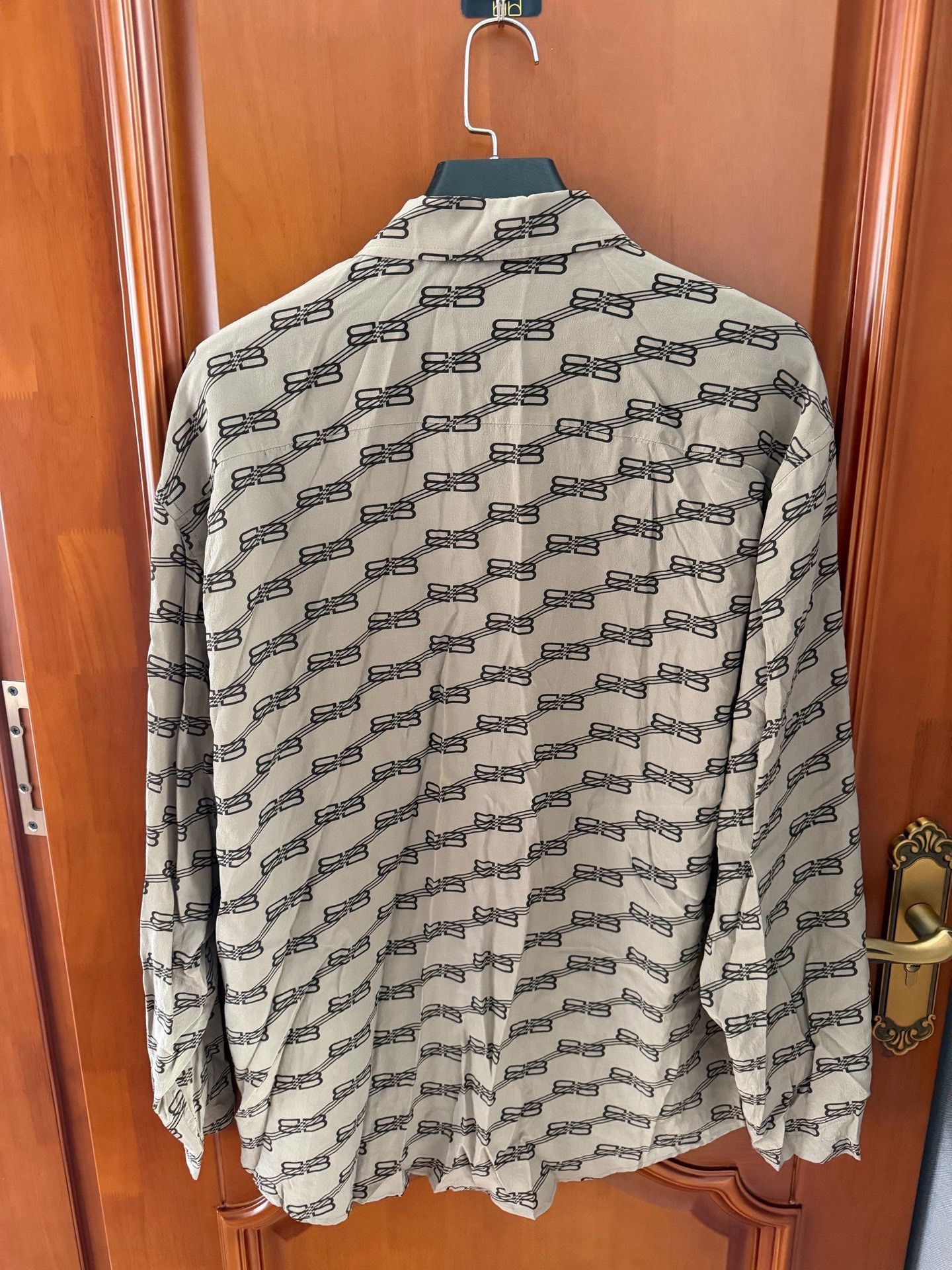 Balenciaga Balenciaga Retro Beige Shirt l Men Size US L / EU 52-54 / 3 - 2 Thumbnail