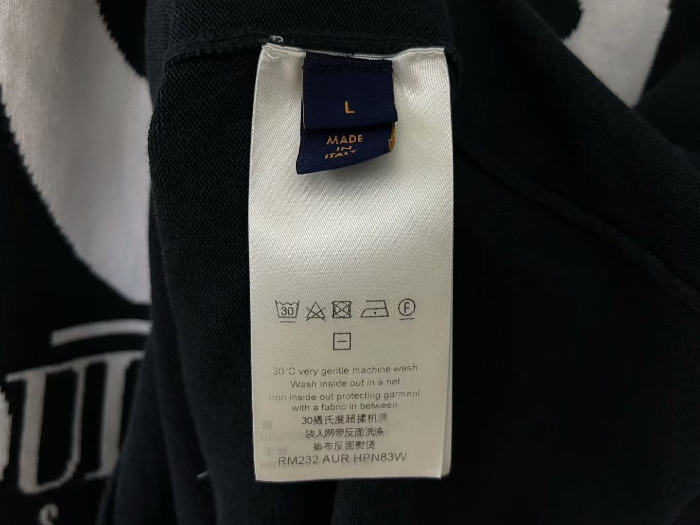 Louis Vuitton Louis Vuitton Knit T-Shirt l Men Size US L / EU 52-54 / 3 - 2 Thumbnail