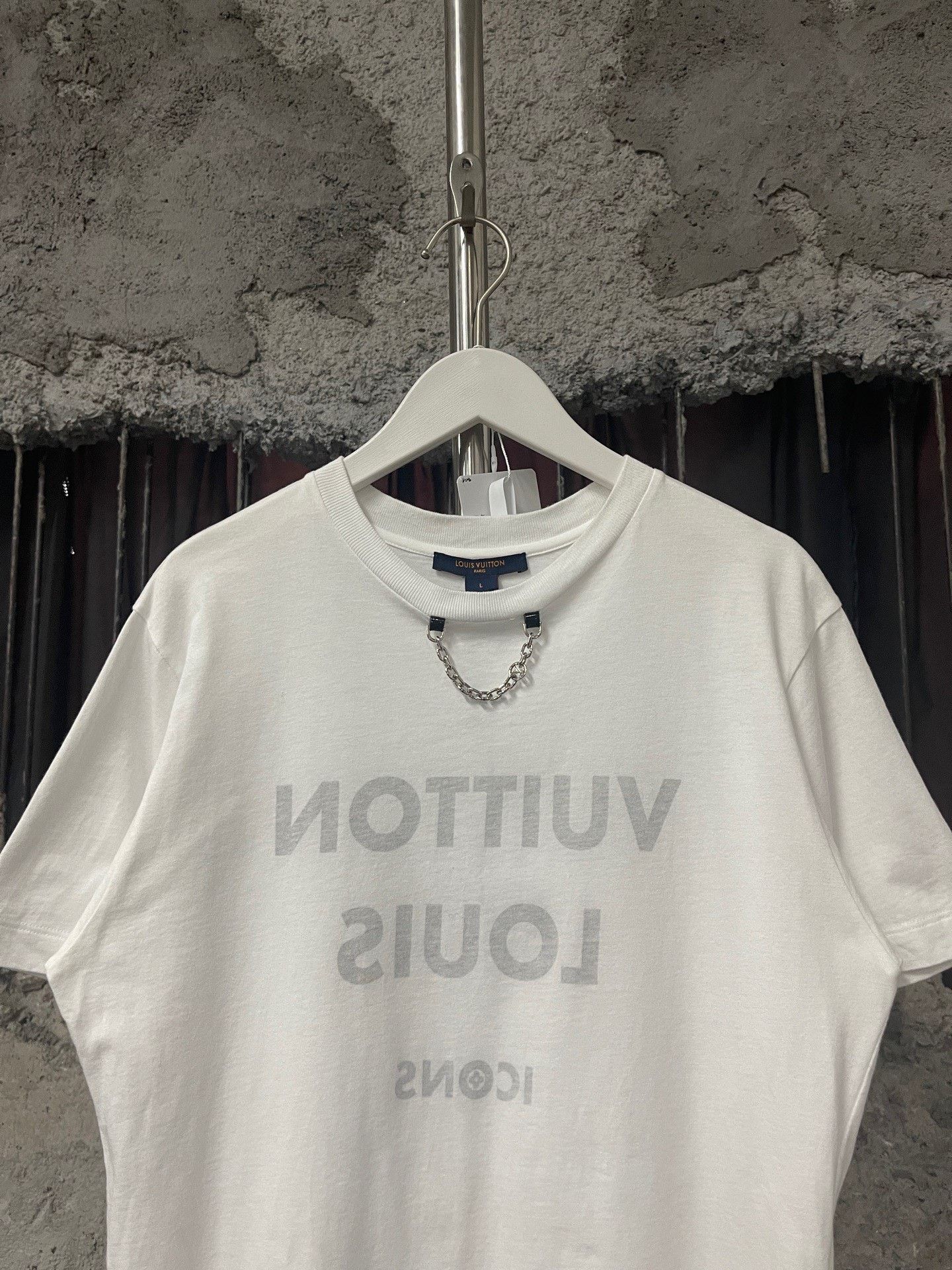 Louis Vuitton Louis Vuitton Retro T-Shirt l Men Size US L / EU 52-54 / 3 - 3 Thumbnail