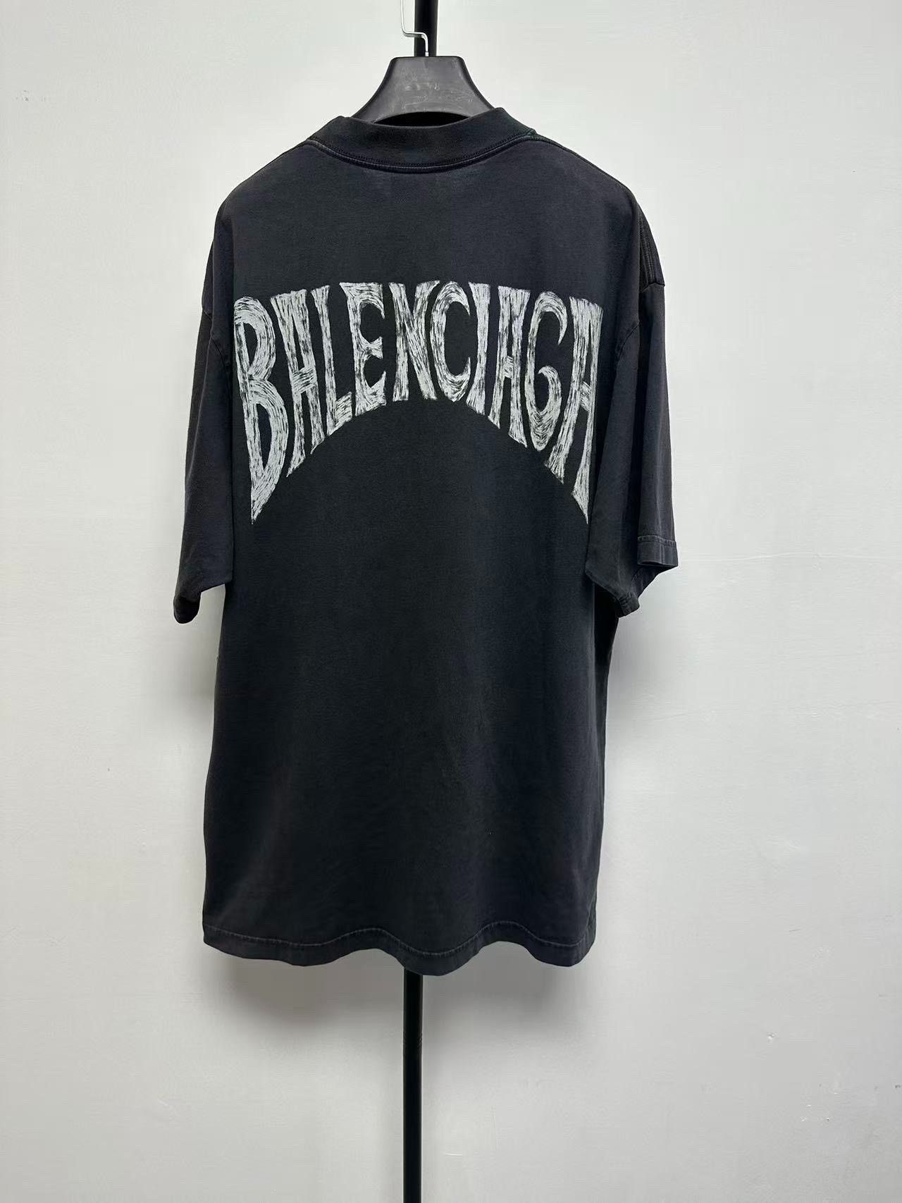 Balenciaga Balenciaga Printed Black T-Shirt m Men Size US M / EU 48-50 / 2 - 2 Thumbnail