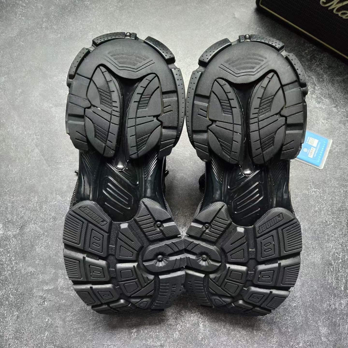 Balenciaga Balenciaga Running Black Lowtop Sneakers us_7-5 Women Size US 7.5 / IT 37.5 - 8 Thumbnail