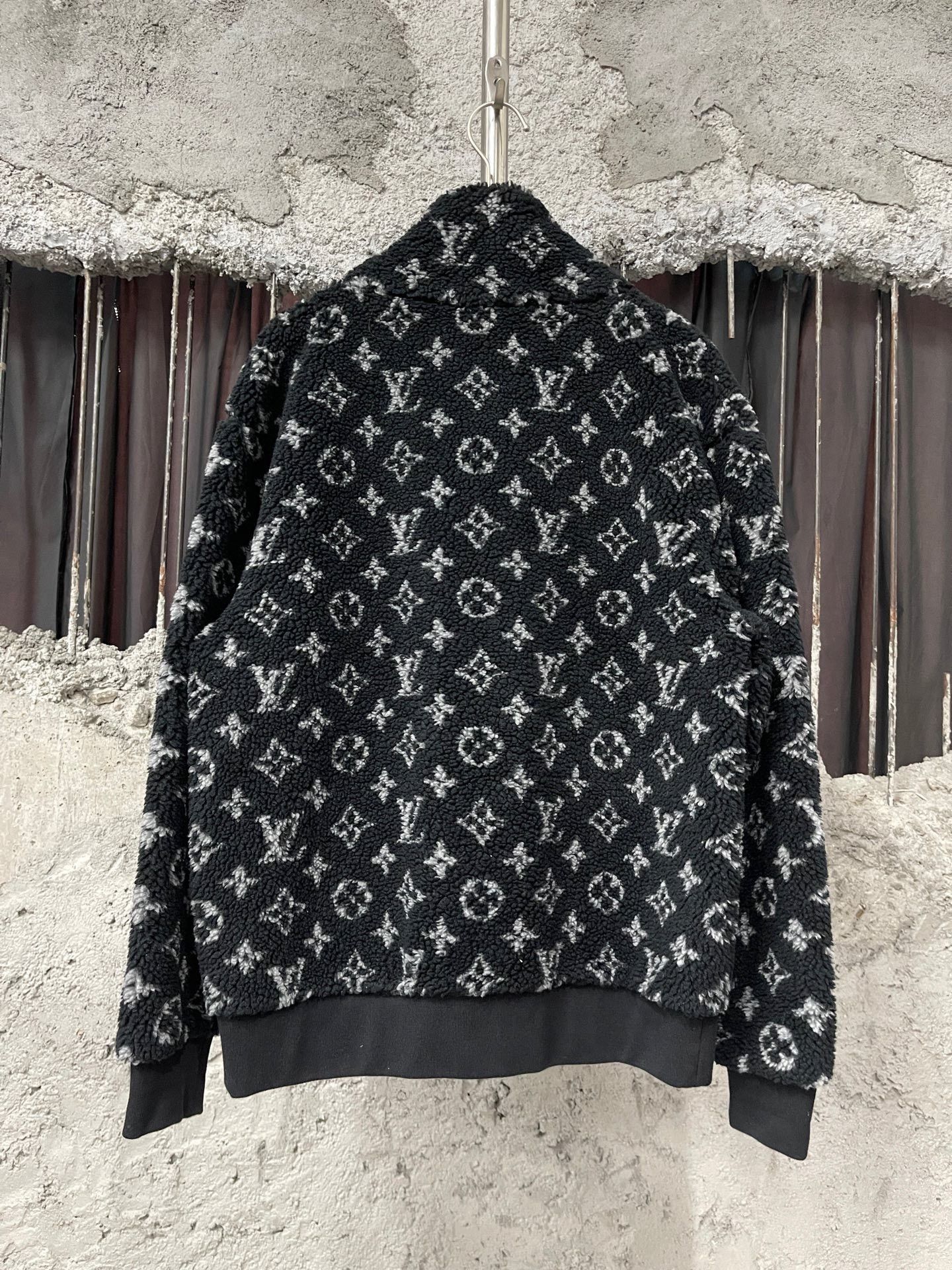 Louis Vuitton Louis Vuitton Jacket XS Women Size XS / US 0-2 / IT 36-38 - 2 Thumbnail