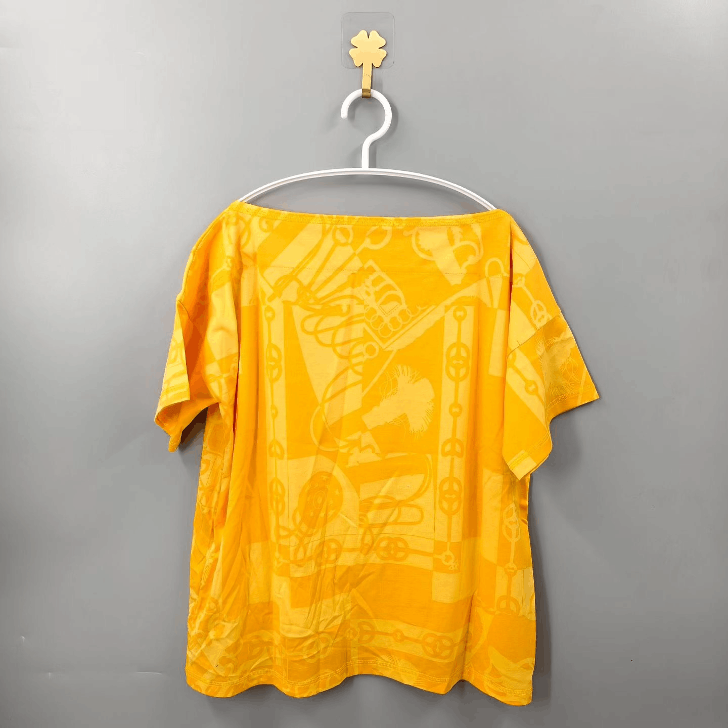 Hermes Hermes Silk Yellow T-Shirt M Women Size M / US 6-8 / IT 42-44 - 2 Thumbnail