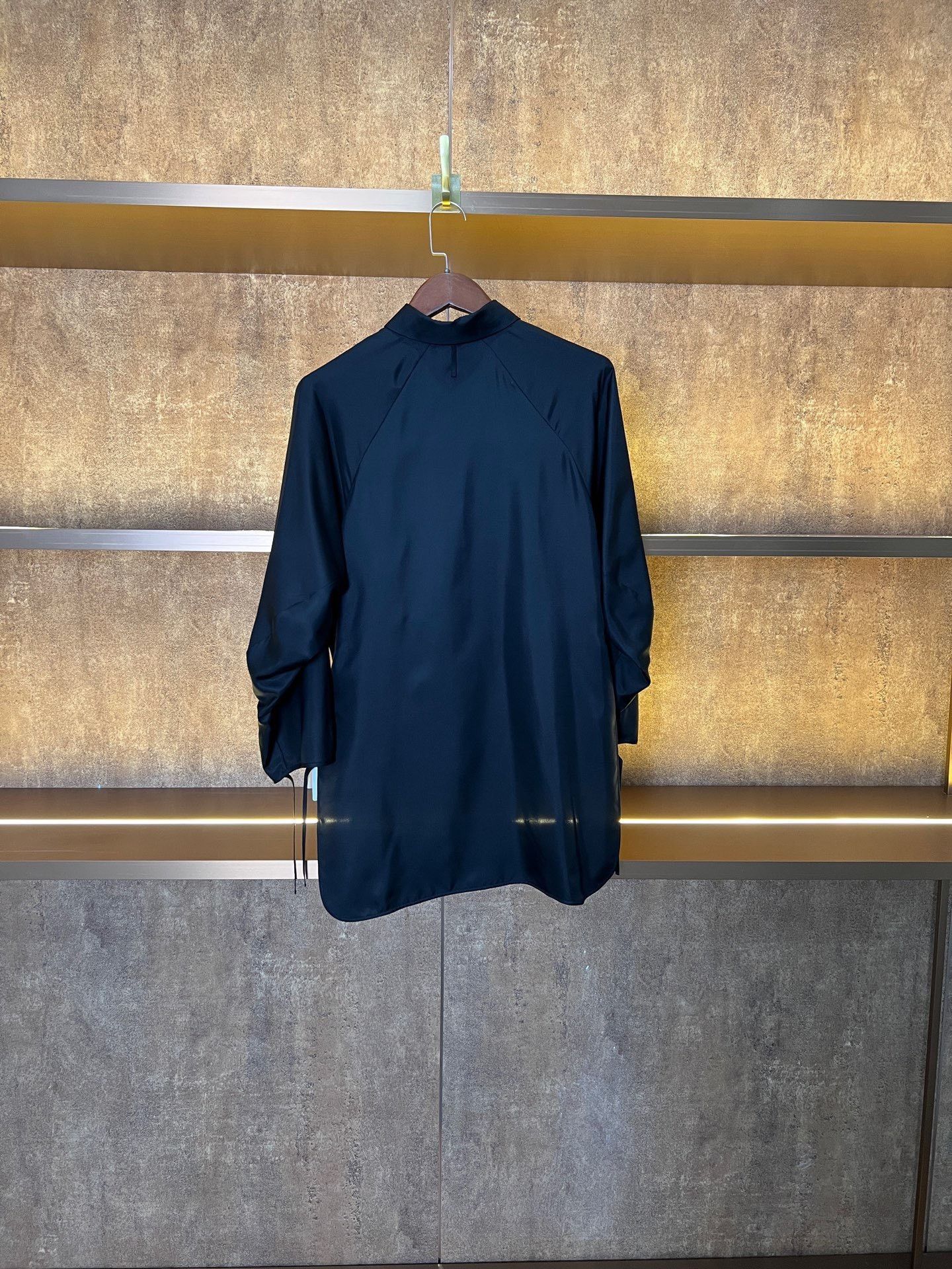 Hermes Hermes Silk Button Up S Women Size S / US 4 / IT 40 - 2 Thumbnail