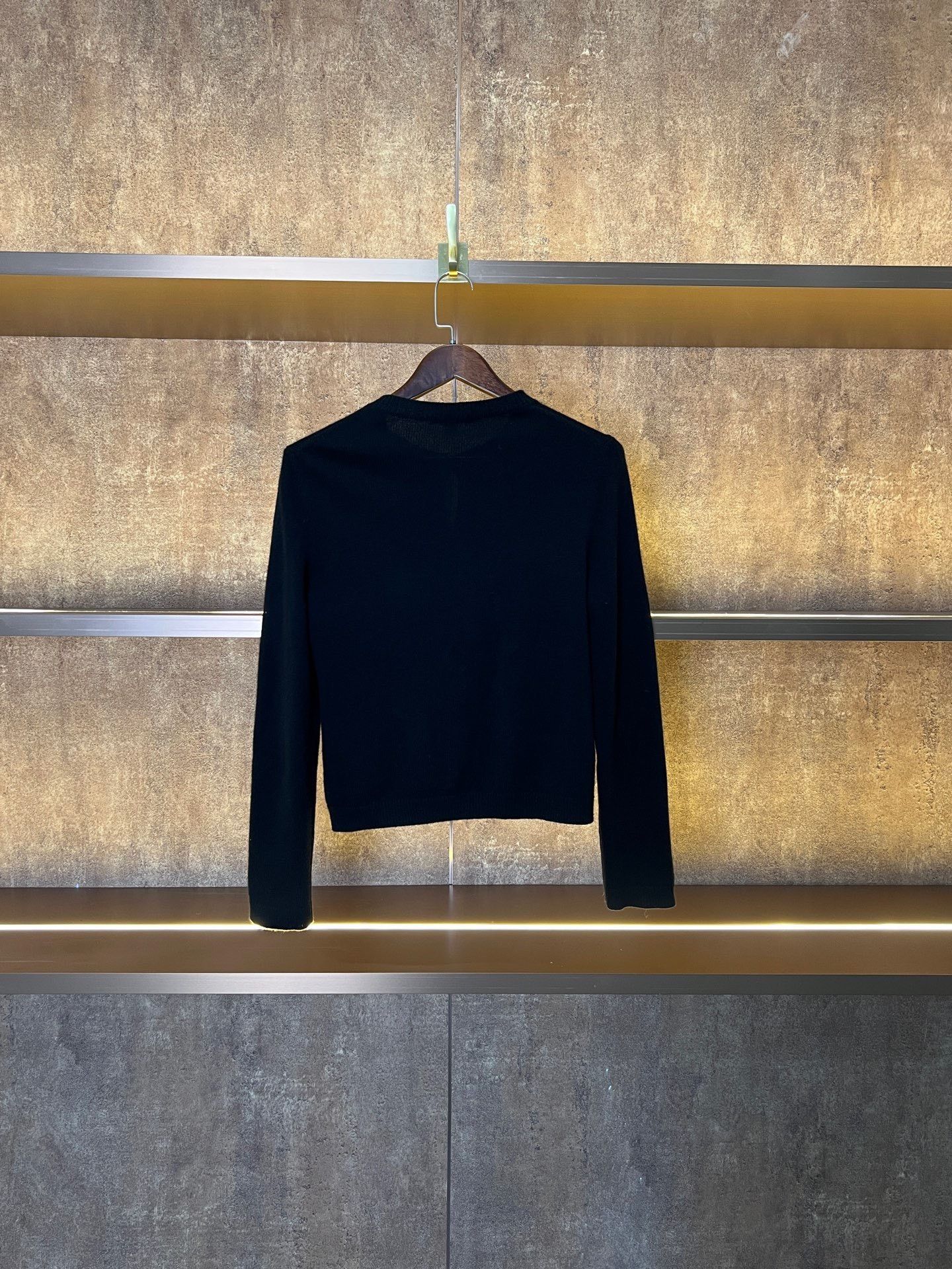 Louis Vuitton Louis Vuitton Sweater XS Women Size XS / US 0-2 / IT 36-38 - 2 Thumbnail