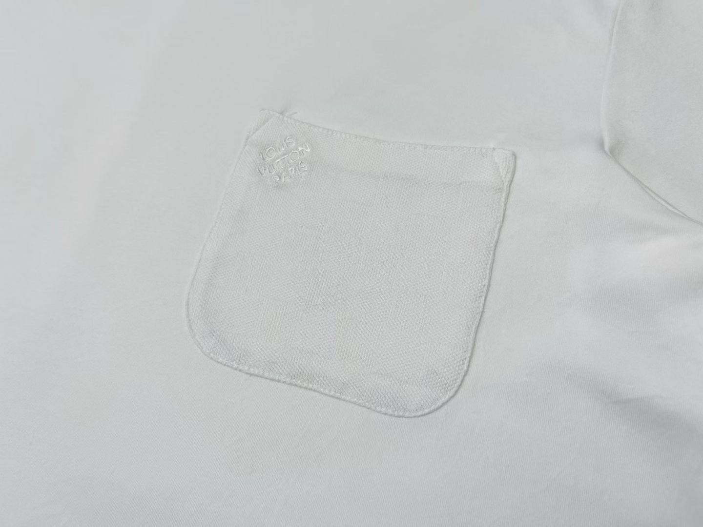 Louis Vuitton Louis Vuitton Checkered White T-Shirt m Men Size US M / EU 48-50 / 2 - 2 Thumbnail
