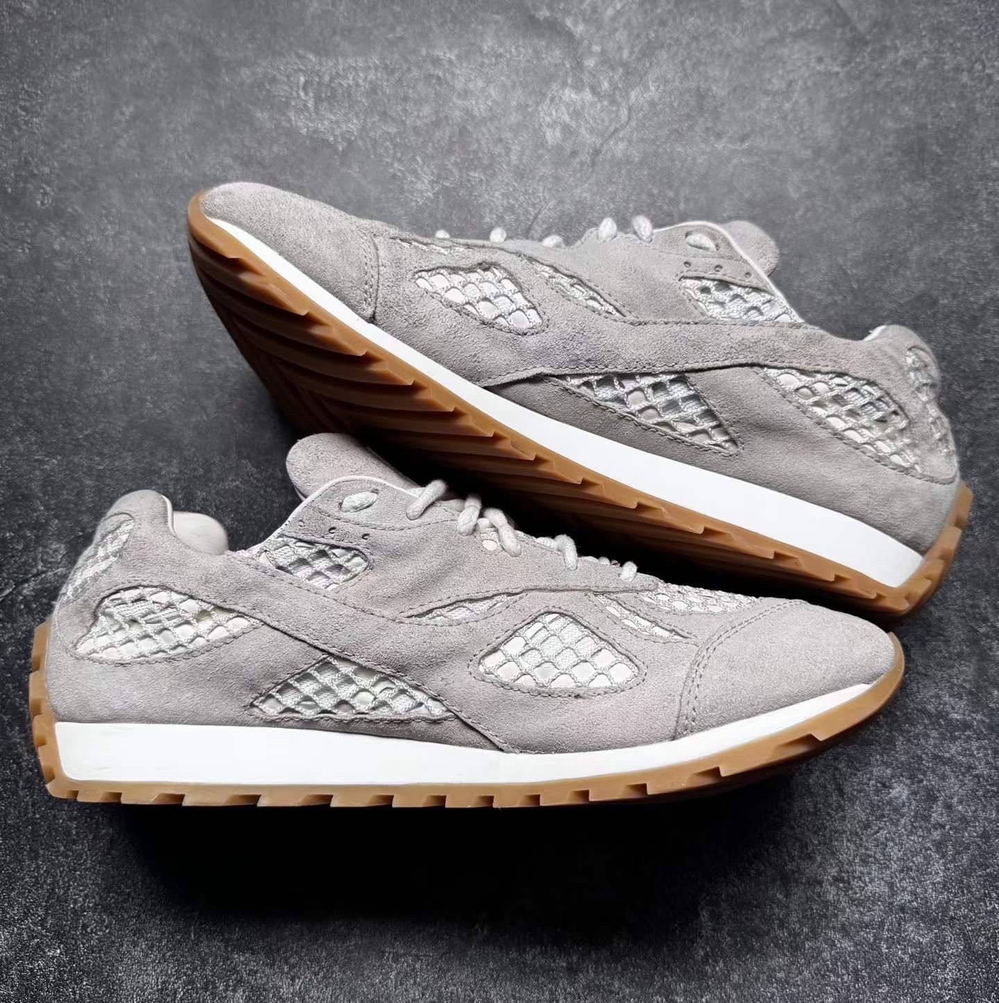 Bottega Veneta Bottega Veneta Gray Lowtop Sneakers us_7-5 Women Size US 7.5 / IT 37.5 - 3 Thumbnail