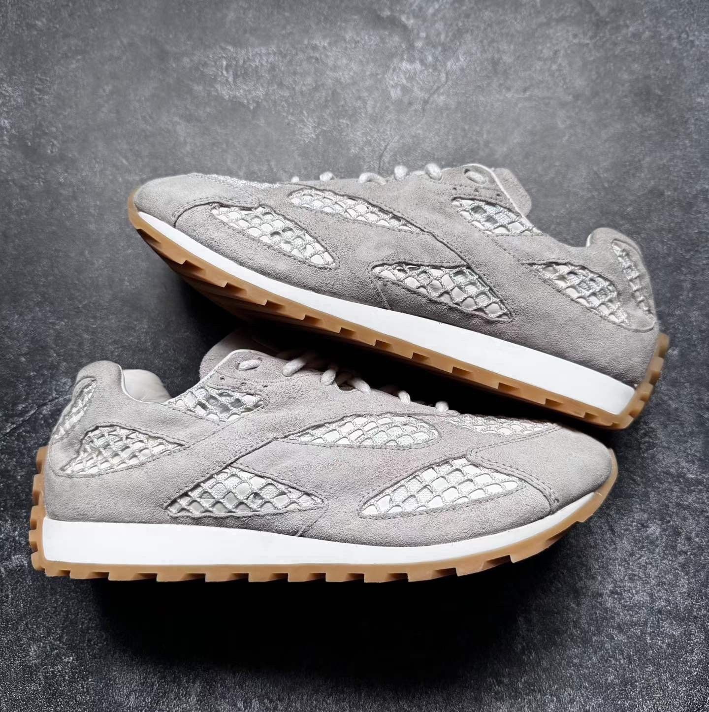 Bottega Veneta Bottega Veneta Gray Lowtop Sneakers us_7-5 Women Size US 7.5 / IT 37.5 - 4 Thumbnail