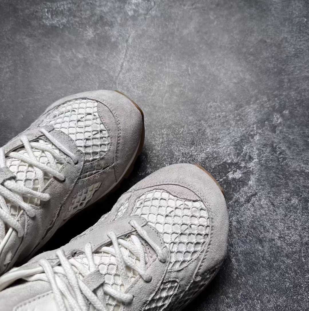 Bottega Veneta Bottega Veneta Gray Lowtop Sneakers us_7-5 Women Size US 7.5 / IT 37.5 - 6 Thumbnail