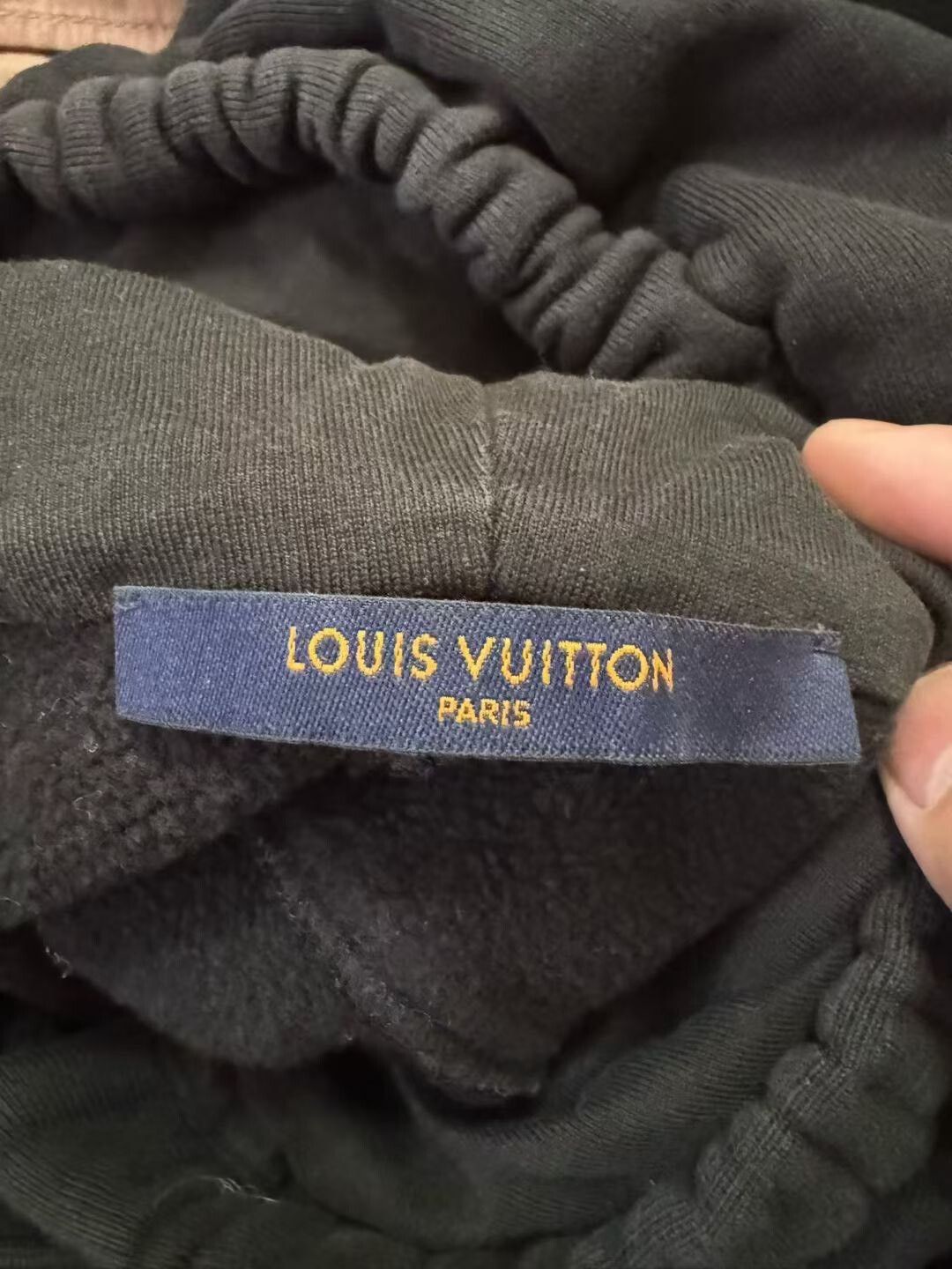 Louis Vuitton Louis Vuitton Black Hoodie m Men Size US M / EU 48-50 / 2 - 3 Thumbnail
