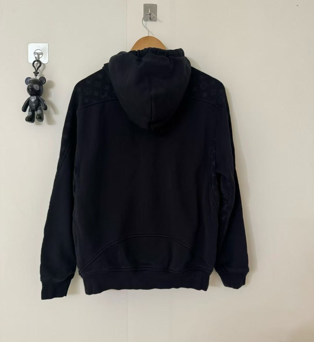 Louis Vuitton Louis Vuitton Black Hoodie m Men Size US M / EU 48-50 / 2 - 2 Thumbnail