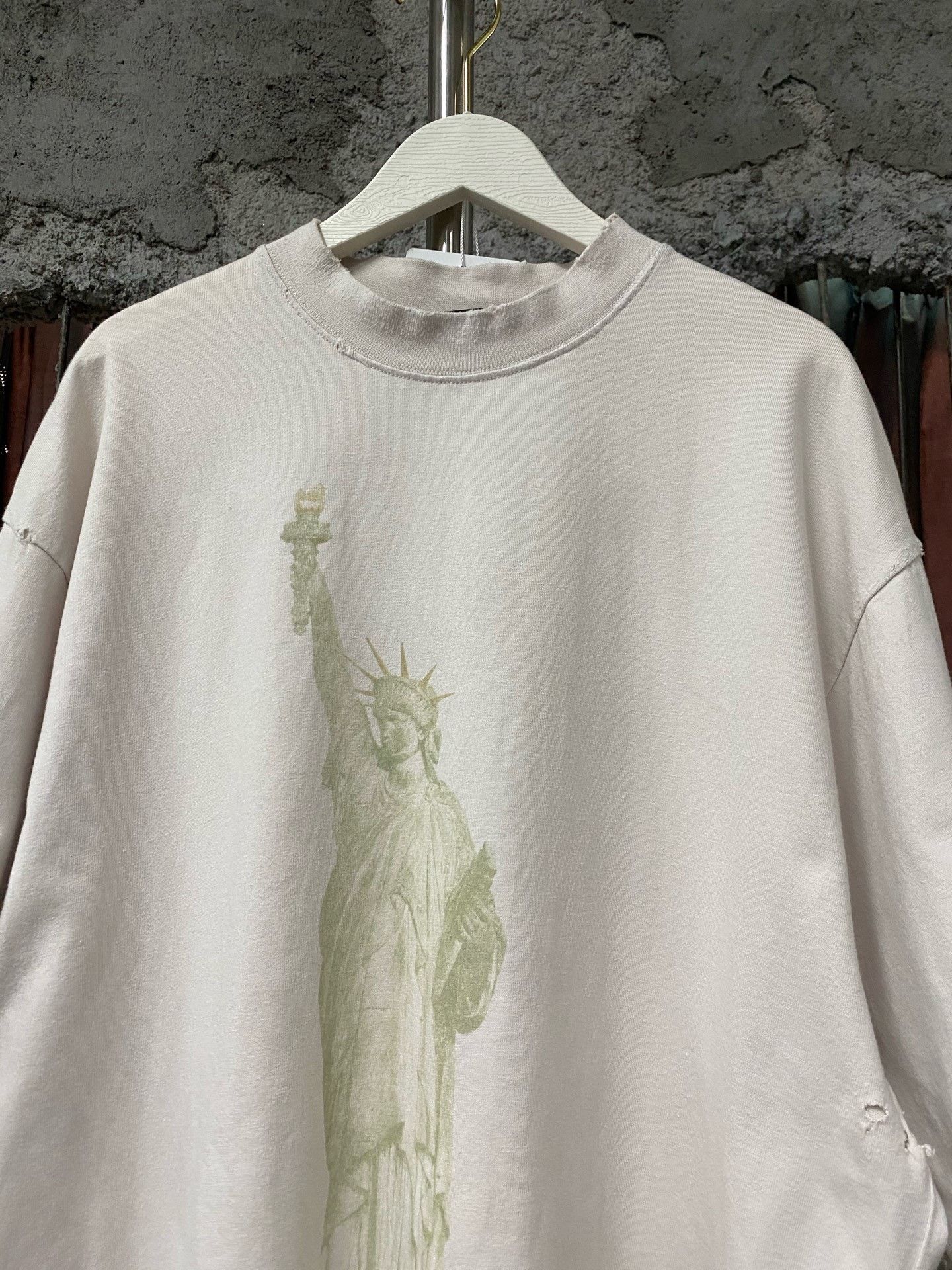 Balenciaga Balenciaga T-Shirt xxs Men Size US XXS / EU 40 - 3 Thumbnail