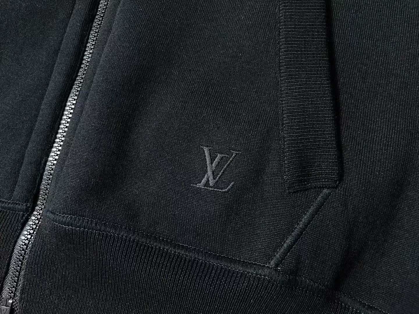 Louis Vuitton Louis Vuitton Knit Wool Sweater s Men Size US S / EU 44-46 / 1 - 4 Thumbnail