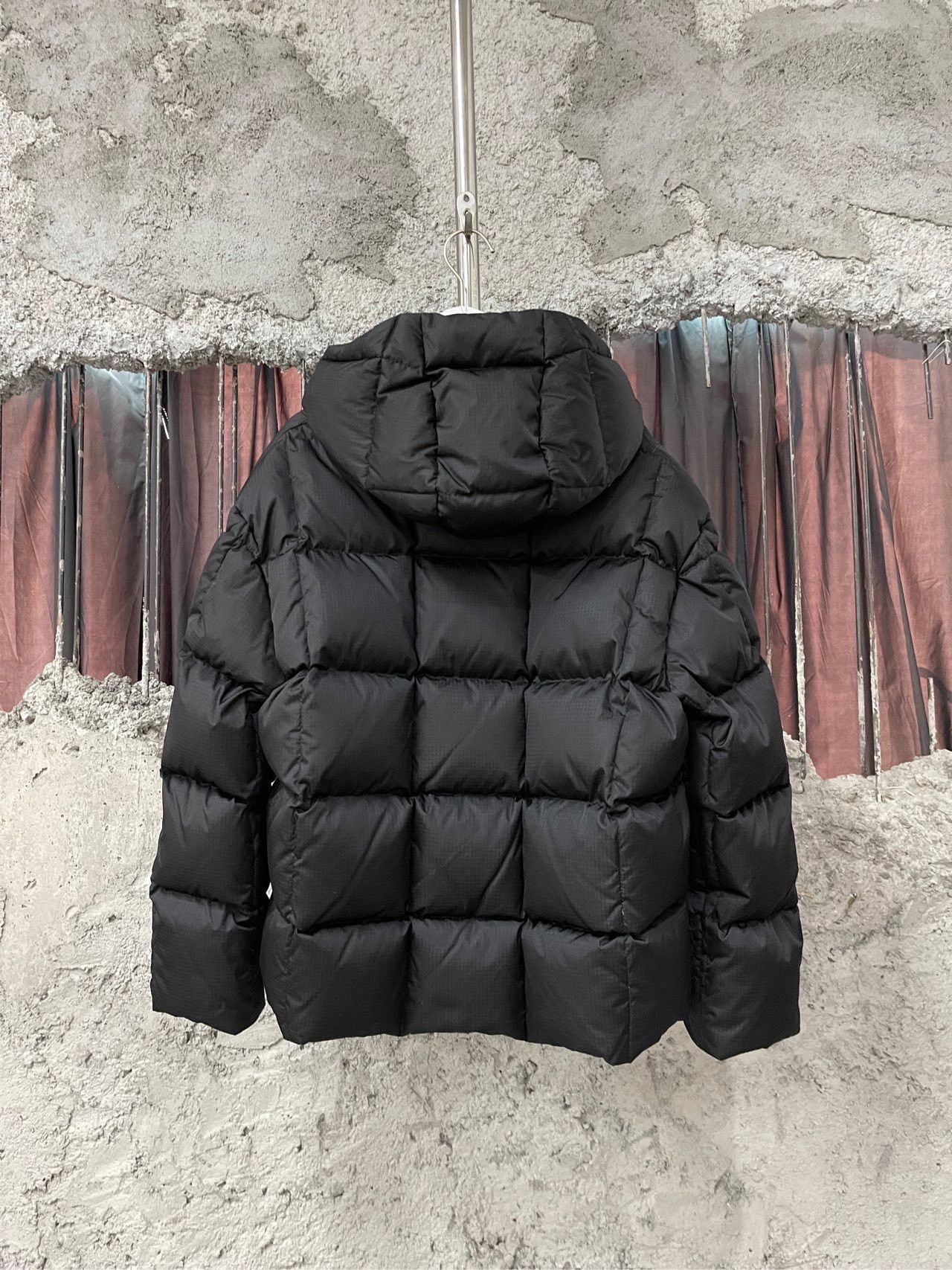 Louis Vuitton Louis Vuitton Black Down Jacket XS Women Size XS / US 0-2 / IT 36-38 - 2 Thumbnail