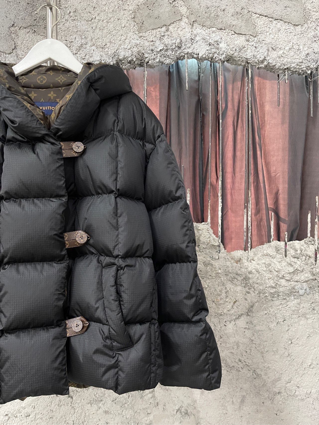 Louis Vuitton Louis Vuitton Black Down Jacket XS Women Size XS / US 0-2 / IT 36-38 - 4 Thumbnail