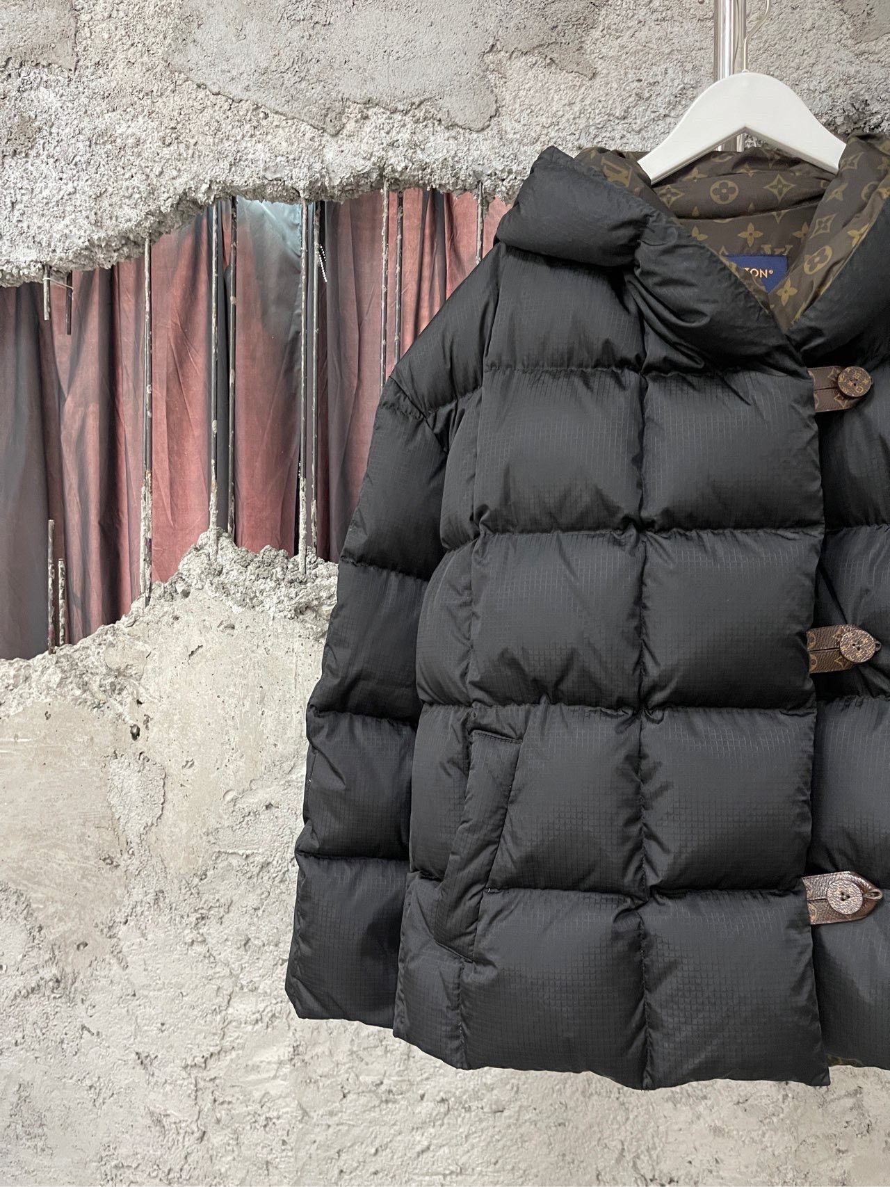 Louis Vuitton Louis Vuitton Black Down Jacket XS Women Size XS / US 0-2 / IT 36-38 - 3 Thumbnail