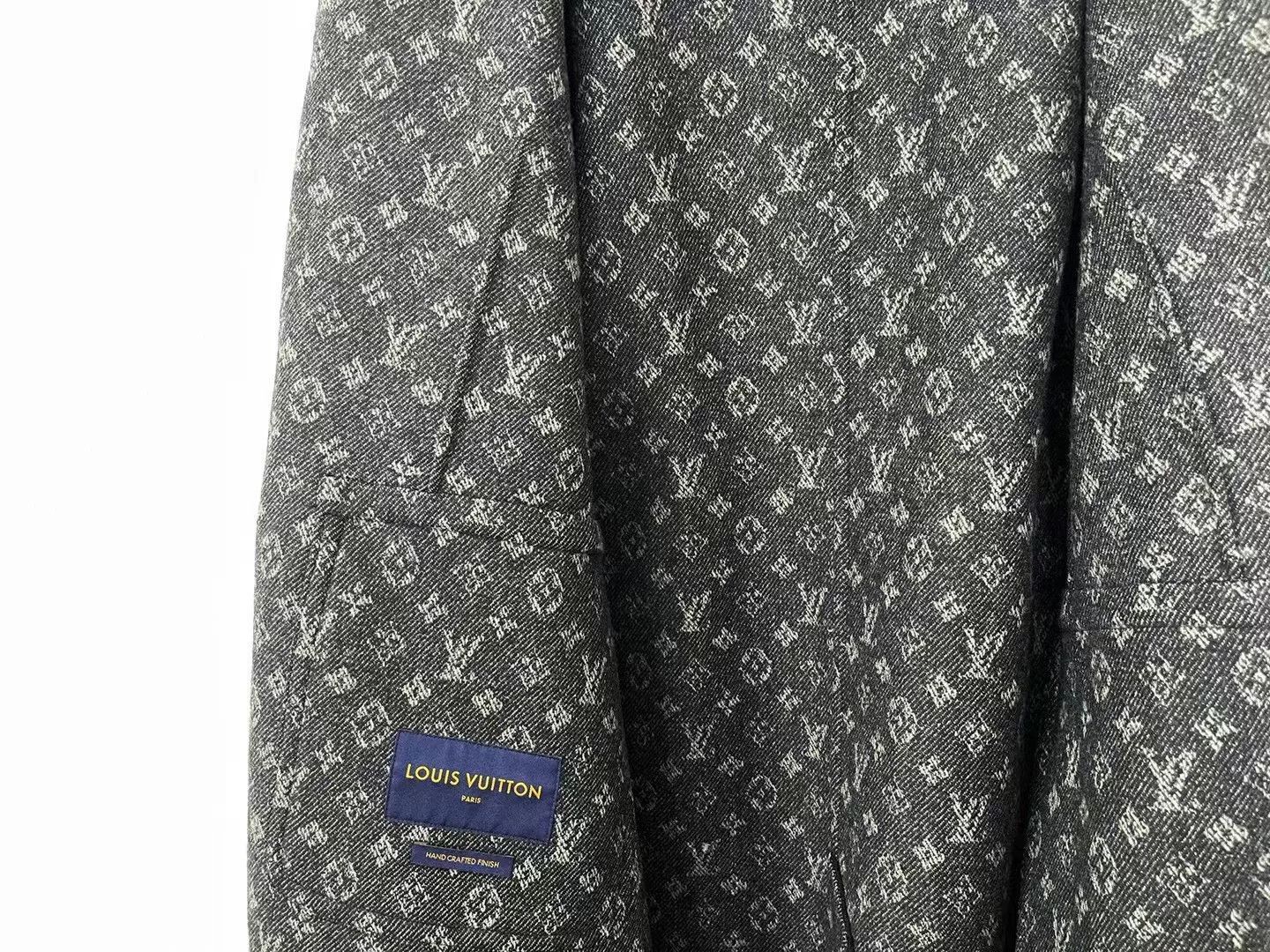 Louis Vuitton Louis Vuitton Black Heavy Coat s Men Size US S / EU 44-46 / 1 - 2 Thumbnail