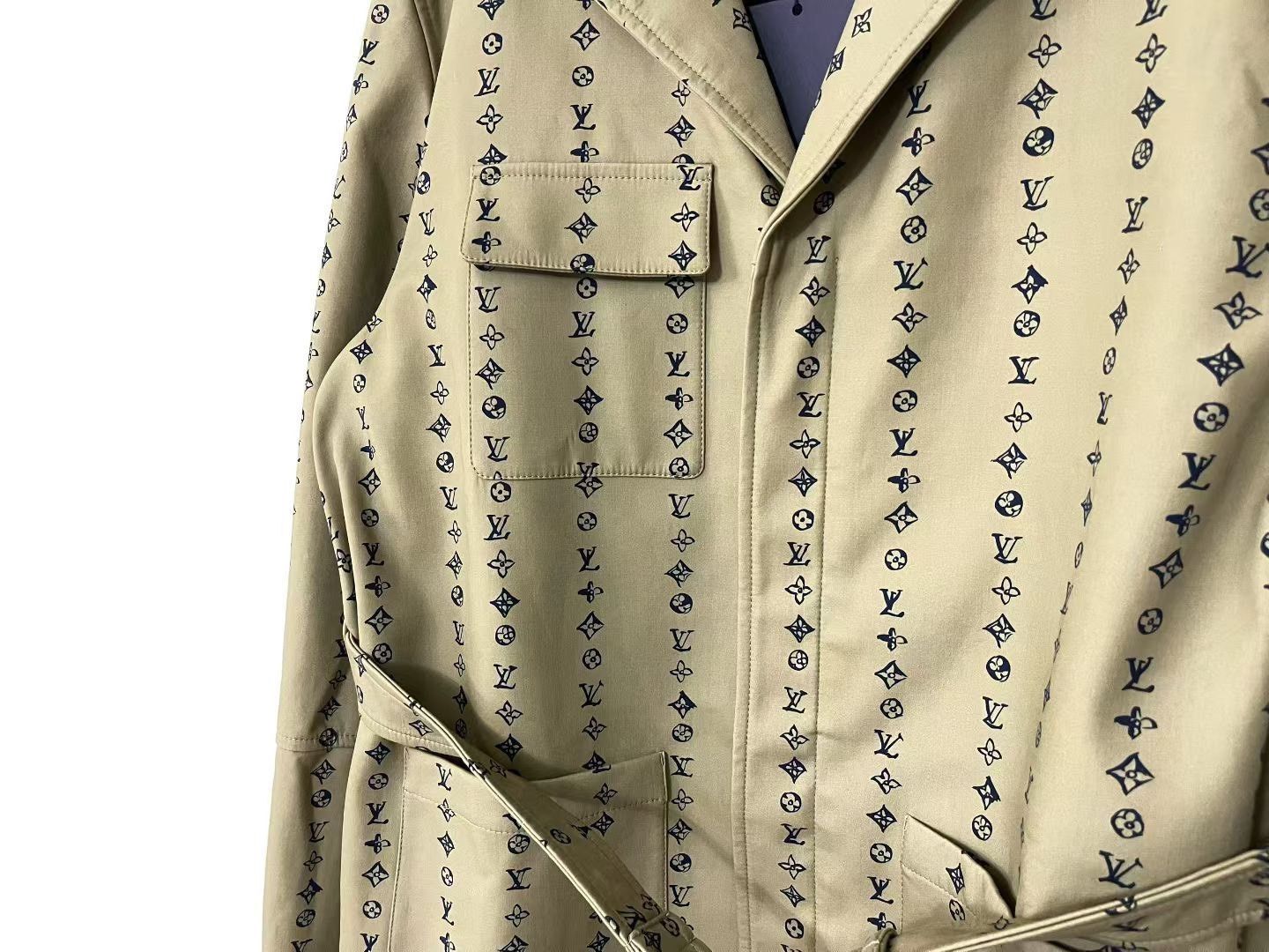 Louis Vuitton Louis Vuitton Beige Heavy Coat xs Men Size US XS / EU 42 / 0 - 2 Thumbnail