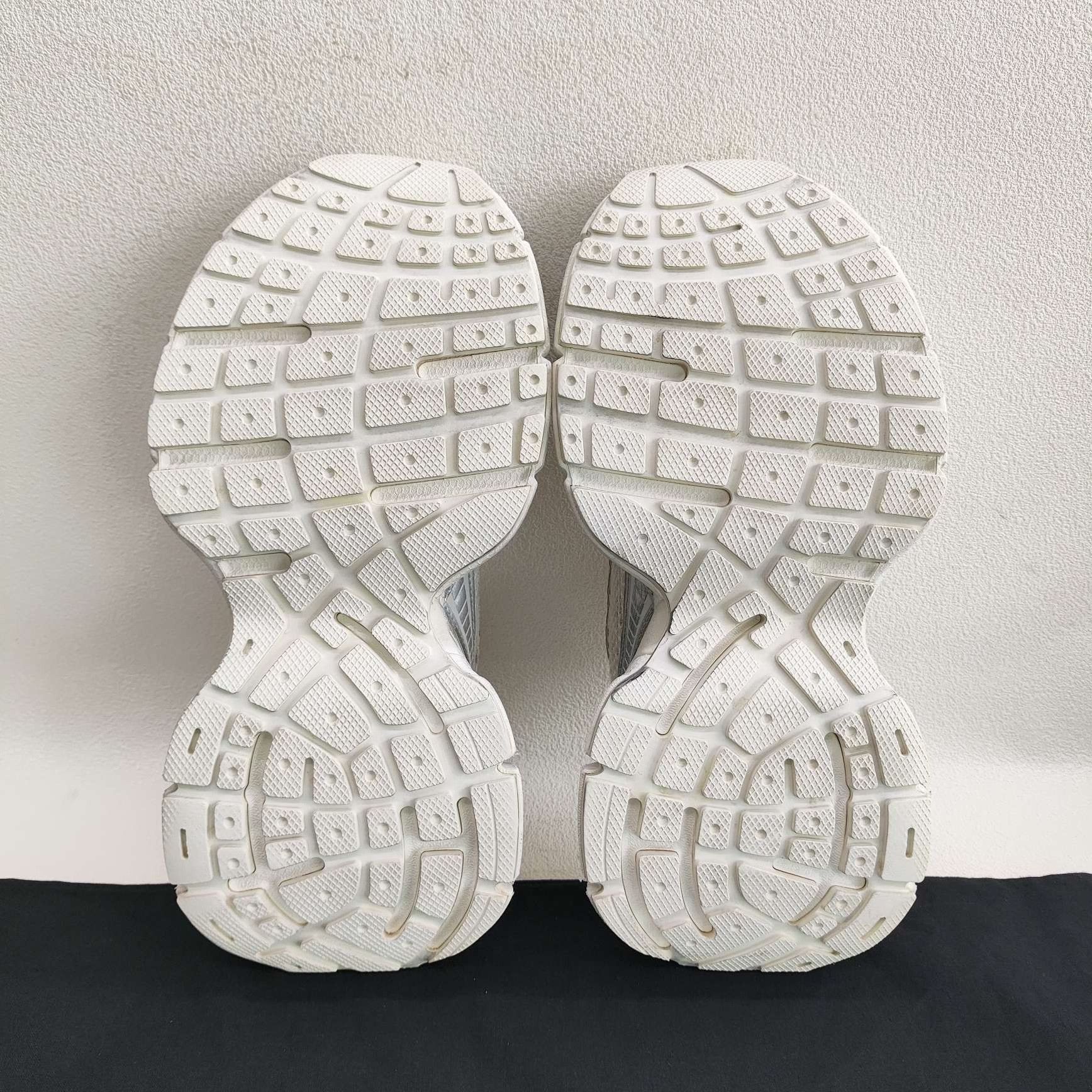 Balenciaga Balenciaga Distressed White Sandals us_7-5 Women Size US 7.5 / IT 37.5 - 7 Thumbnail