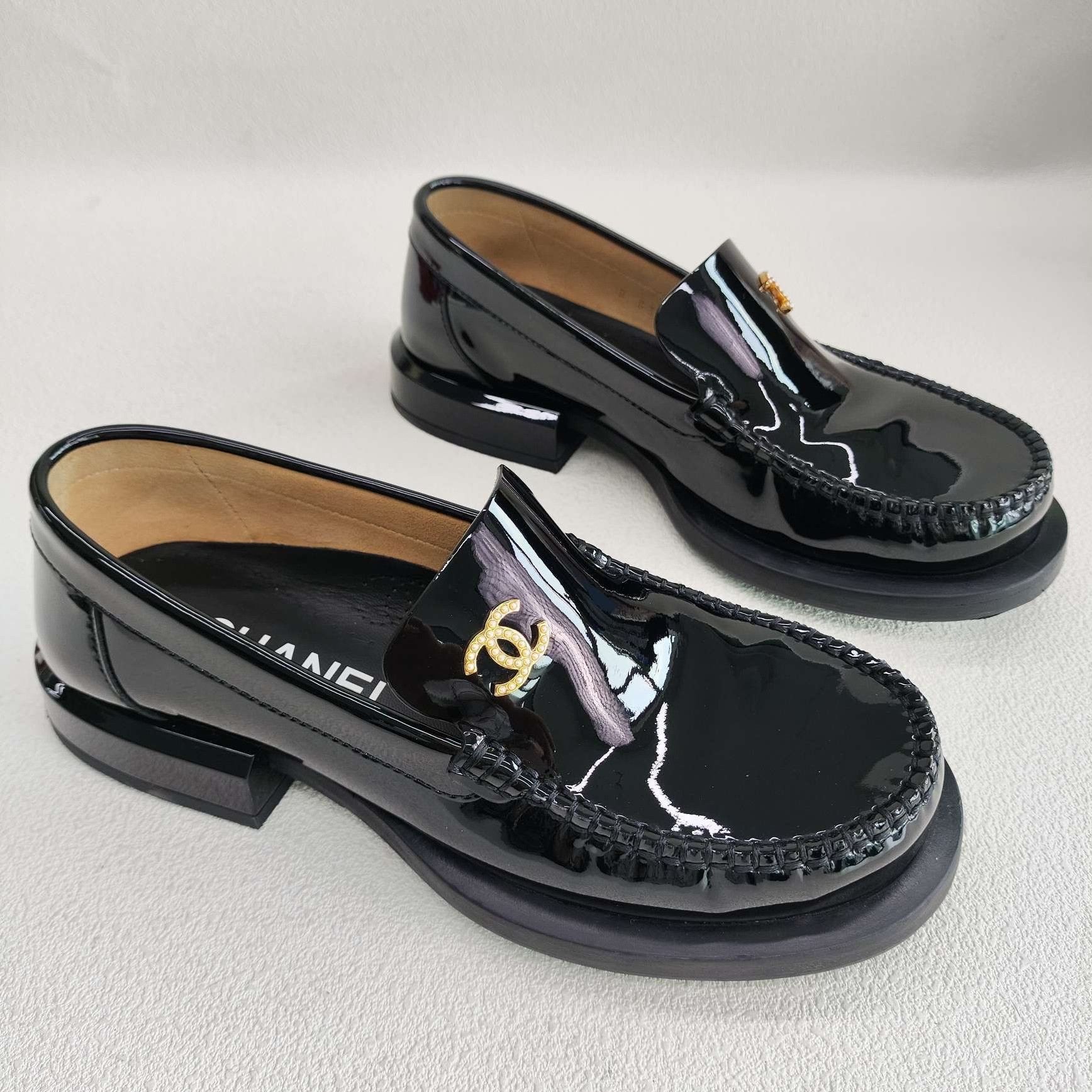 Chanel Chanel Retro Black Lowtop Sneakers us_5 Women Size US 5 / IT 35 - 3 Thumbnail