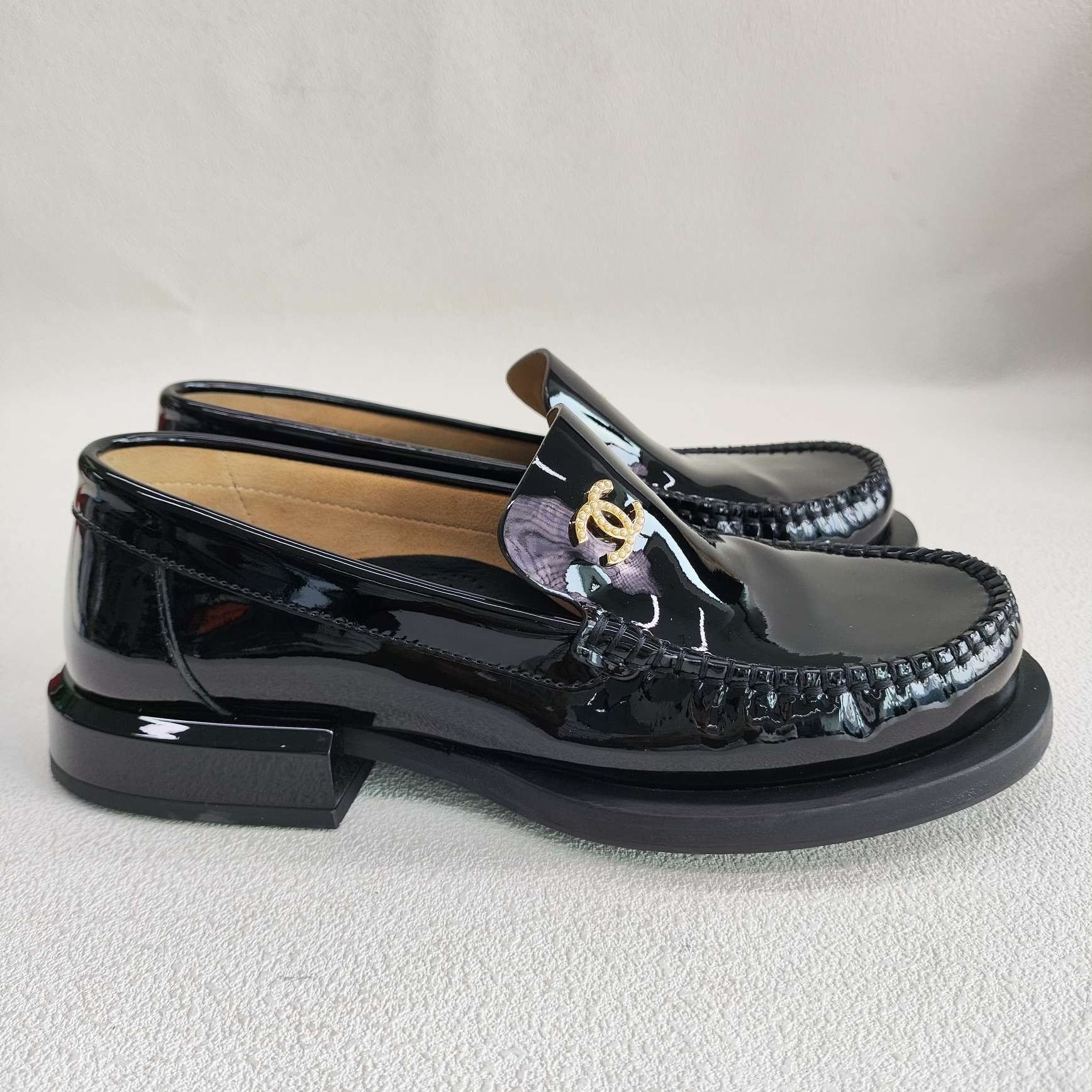 Chanel Chanel Retro Black Lowtop Sneakers us_5 Women Size US 5 / IT 35 - 4 Thumbnail