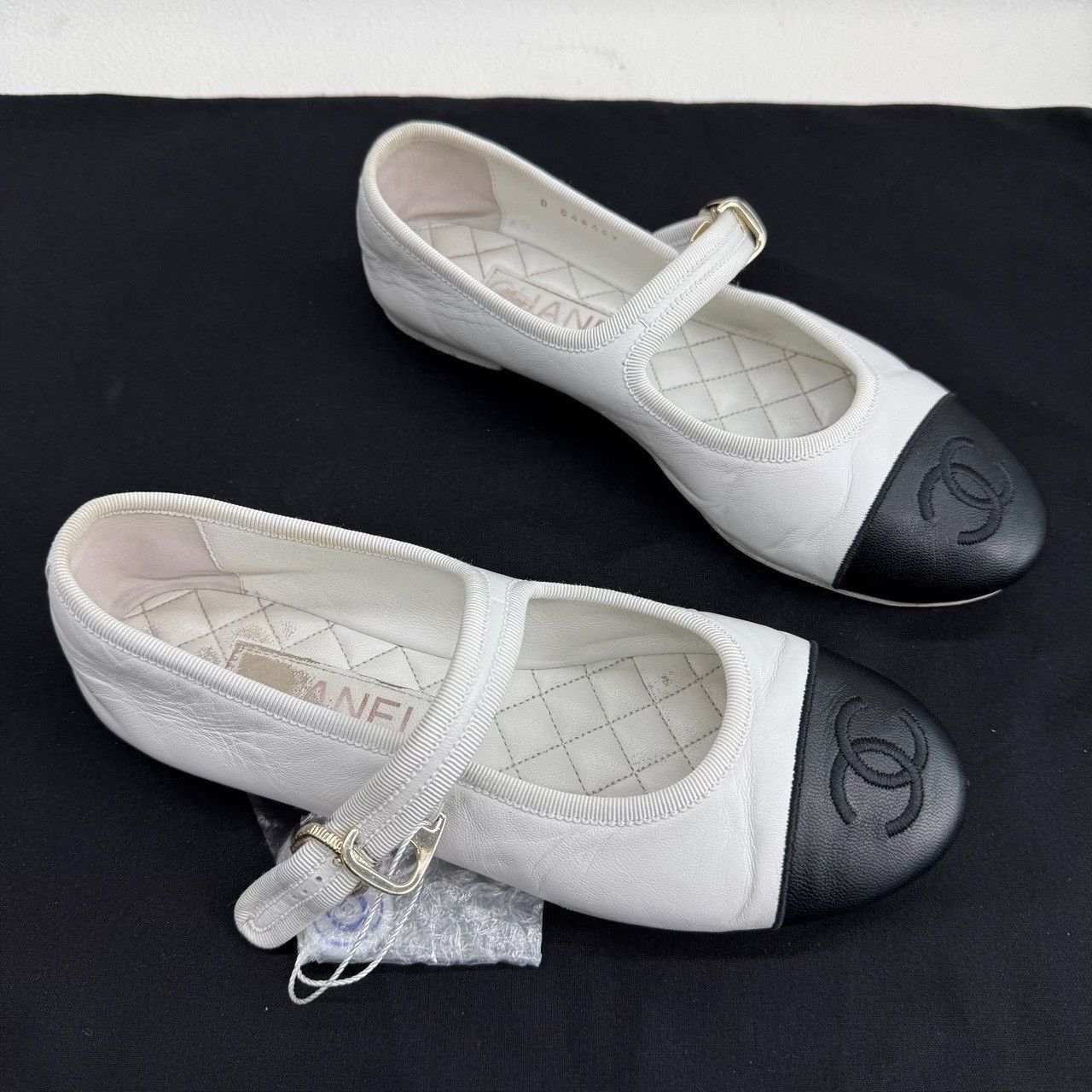 Chanel Chanel Leather White Lowtop Sneakers us_6 Women Size US 6 / IT 36 - 3 Thumbnail